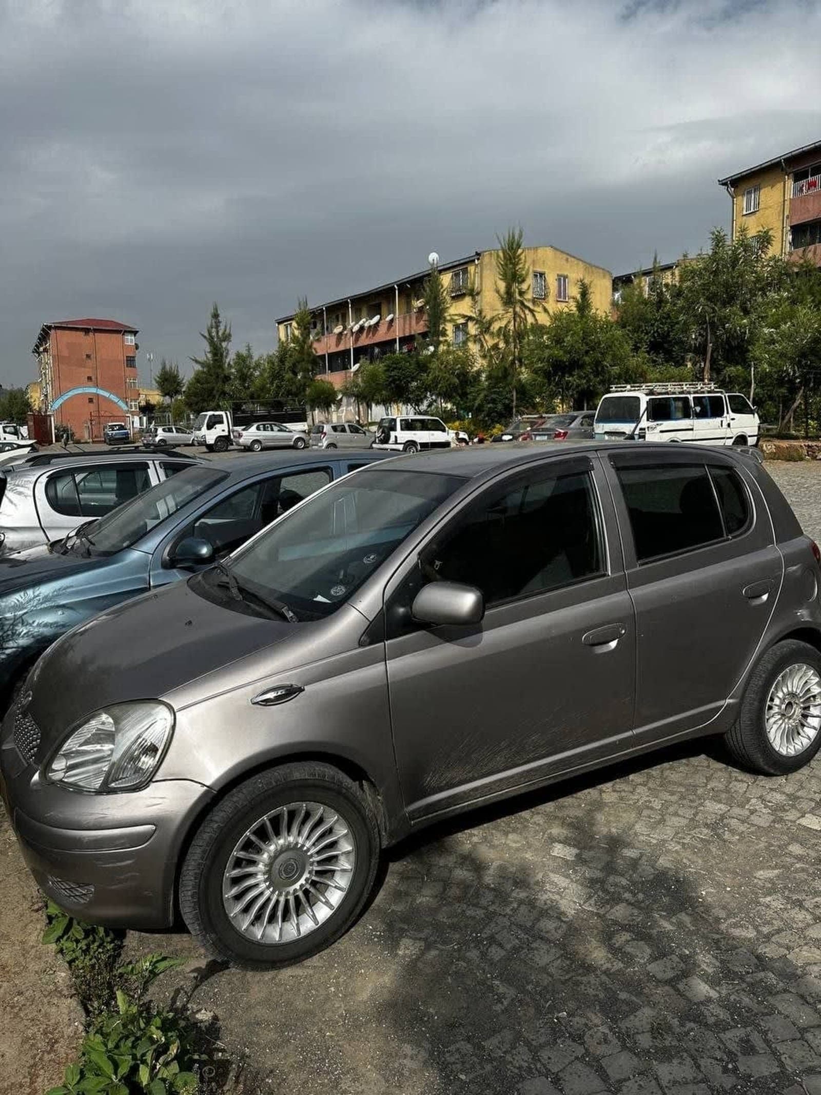 2004 Toyota Vitz — photo 1