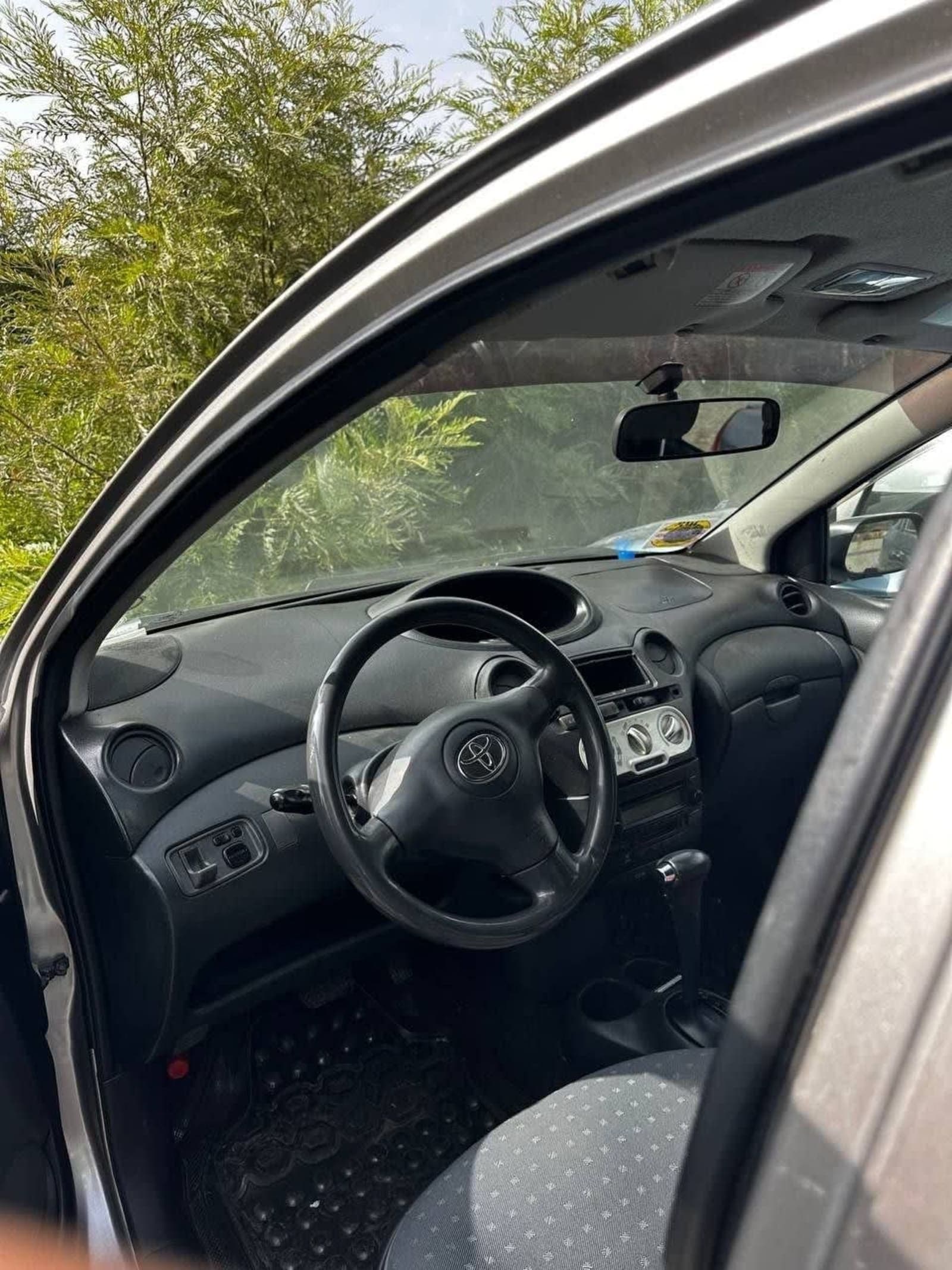2004 Toyota Vitz — photo 4