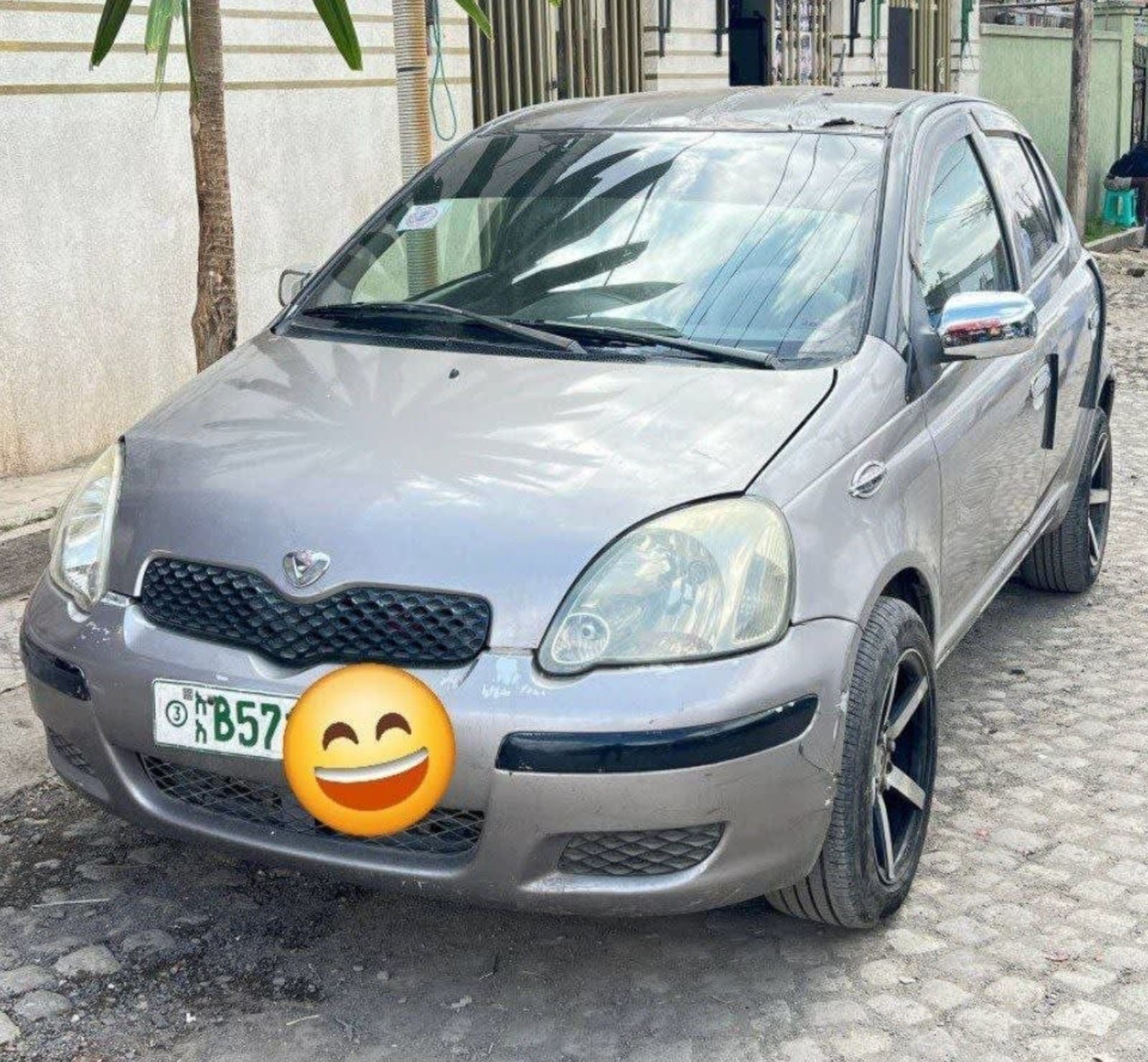 2004 Toyota Vitz — photo 1