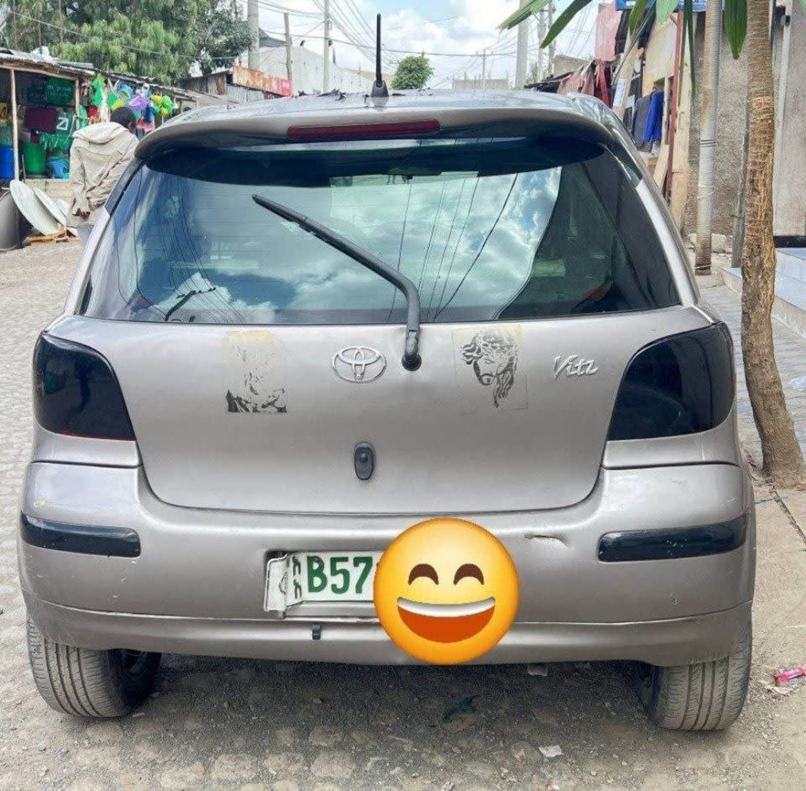 2004 Toyota Vitz — photo 2