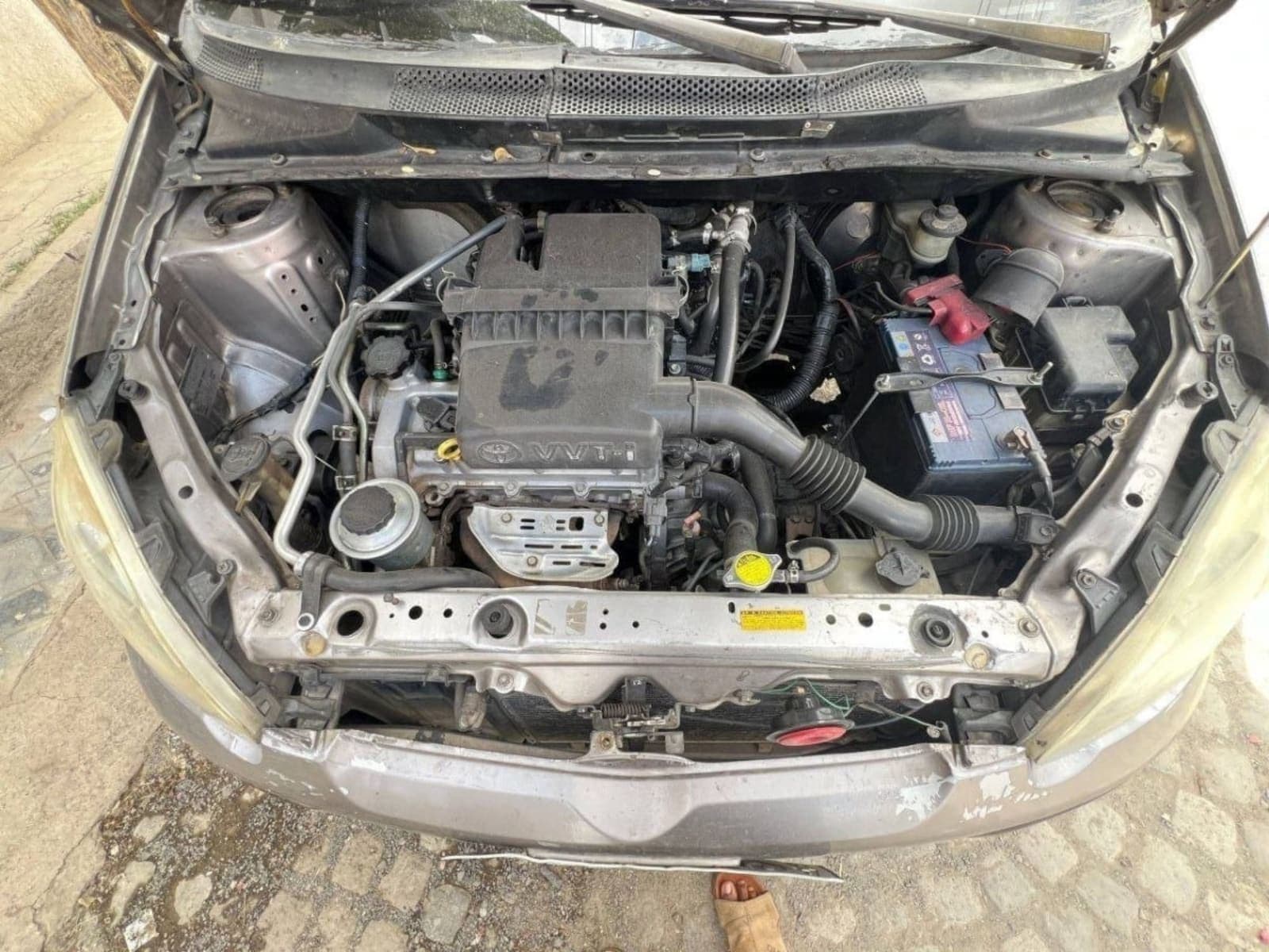 2004 Toyota Vitz — photo 4