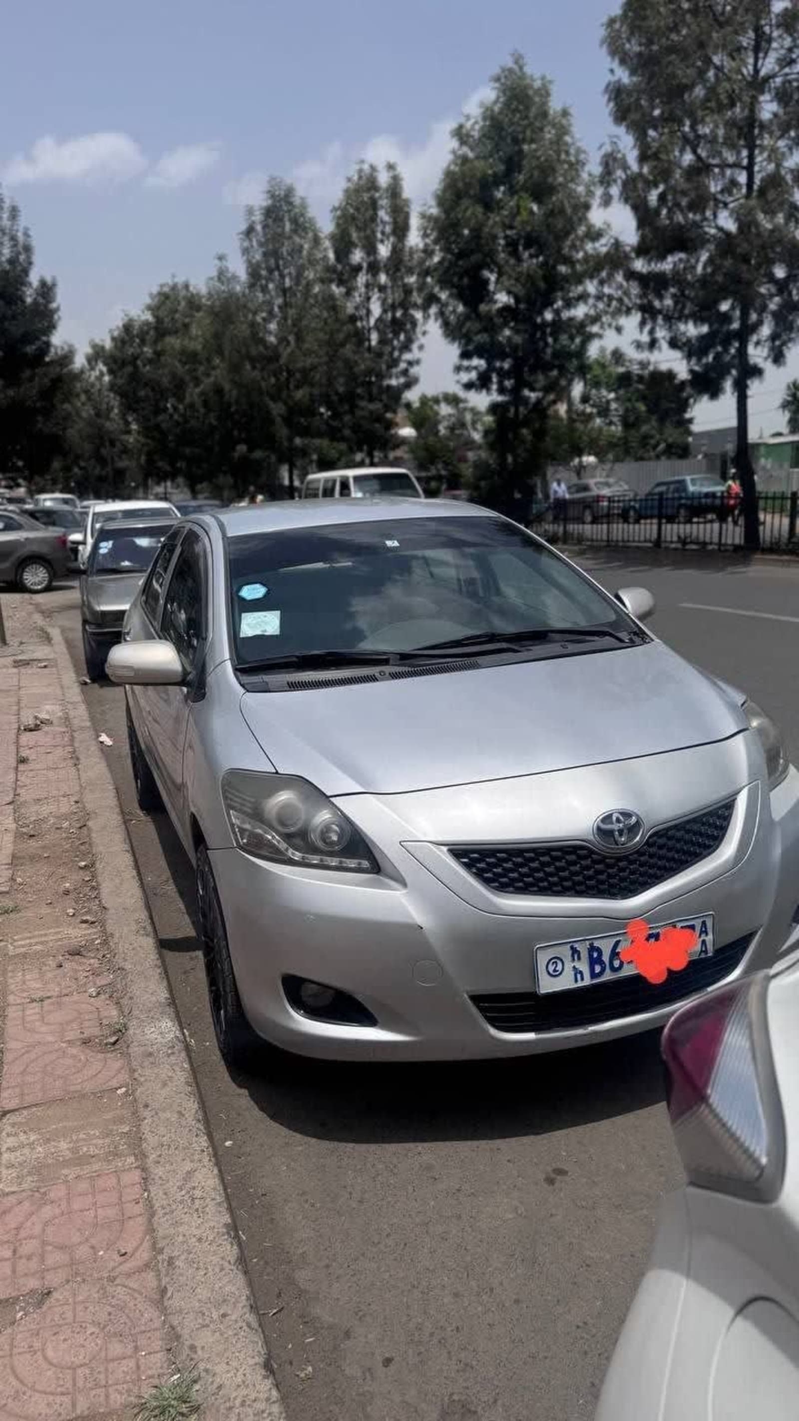 2011 Toyota Yaris Belta — photo 1
