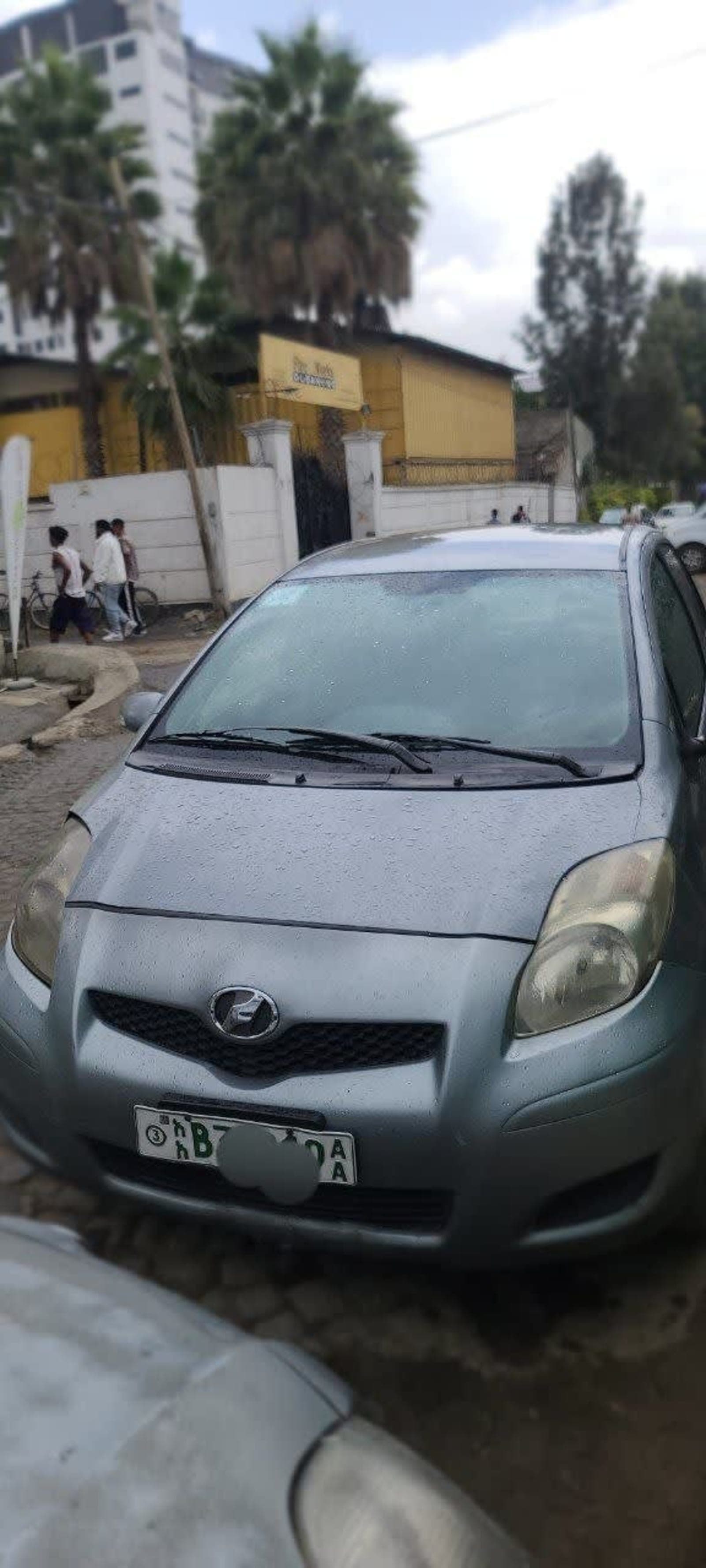 2010 Toyota Yaris Compact — photo 1