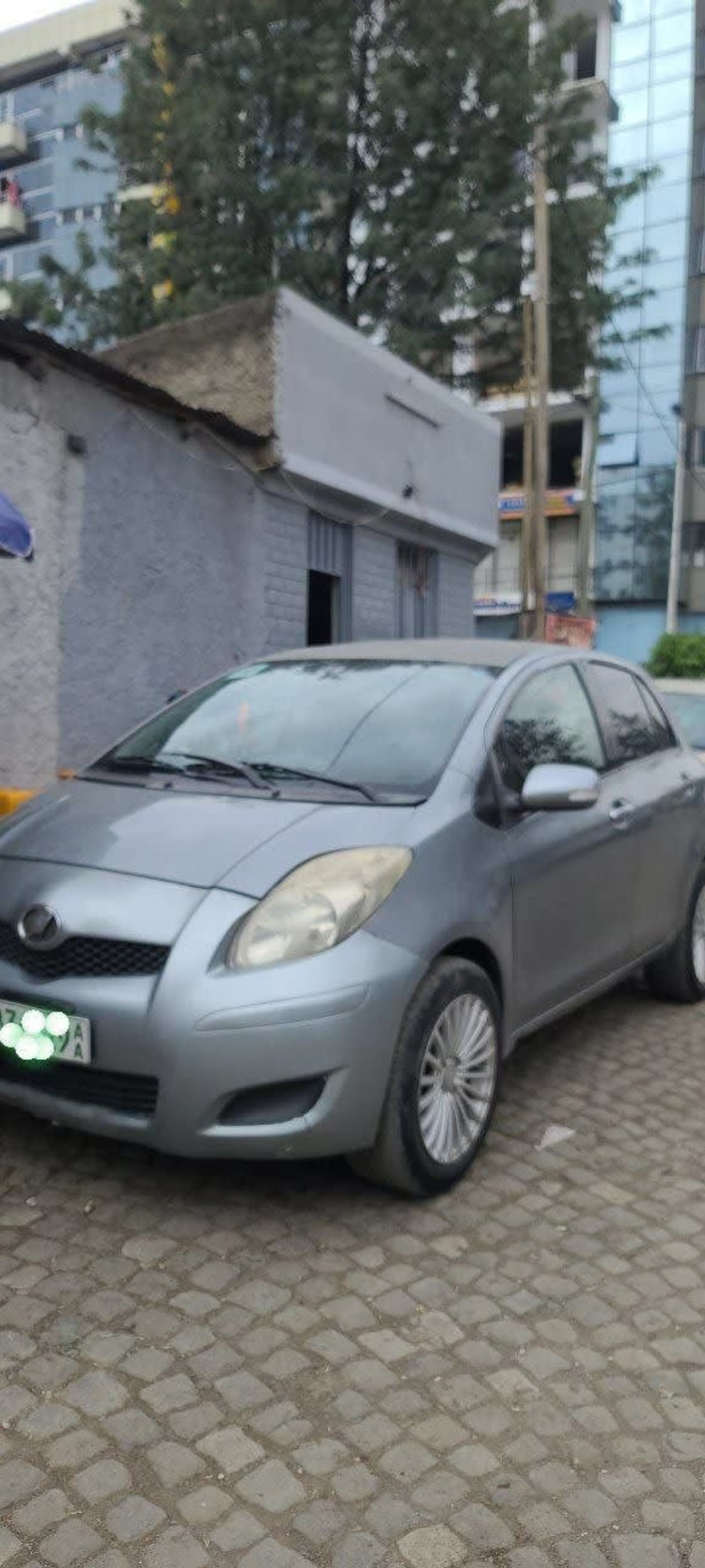 2010 Toyota Yaris Compact — photo 4