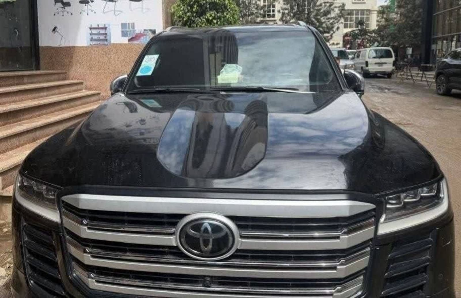 2022 Toyota Land Cruiser VXR — photo 4