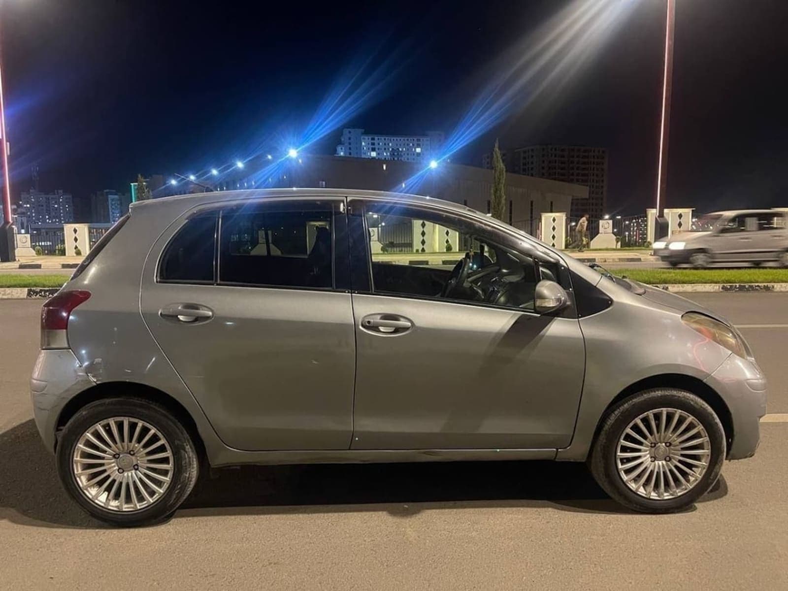 2010 Toyota Yaris Compact — photo 1