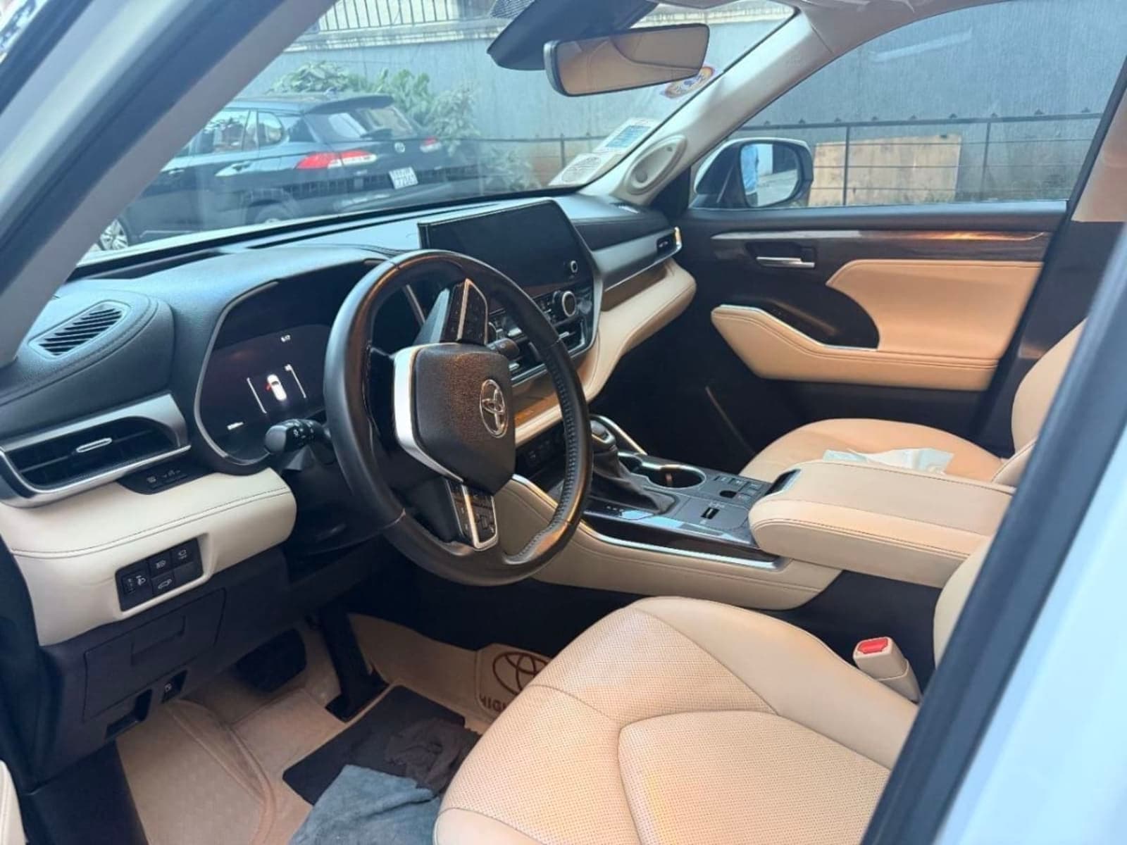 2024 Toyota Highlander Hybrid Limited — photo 4