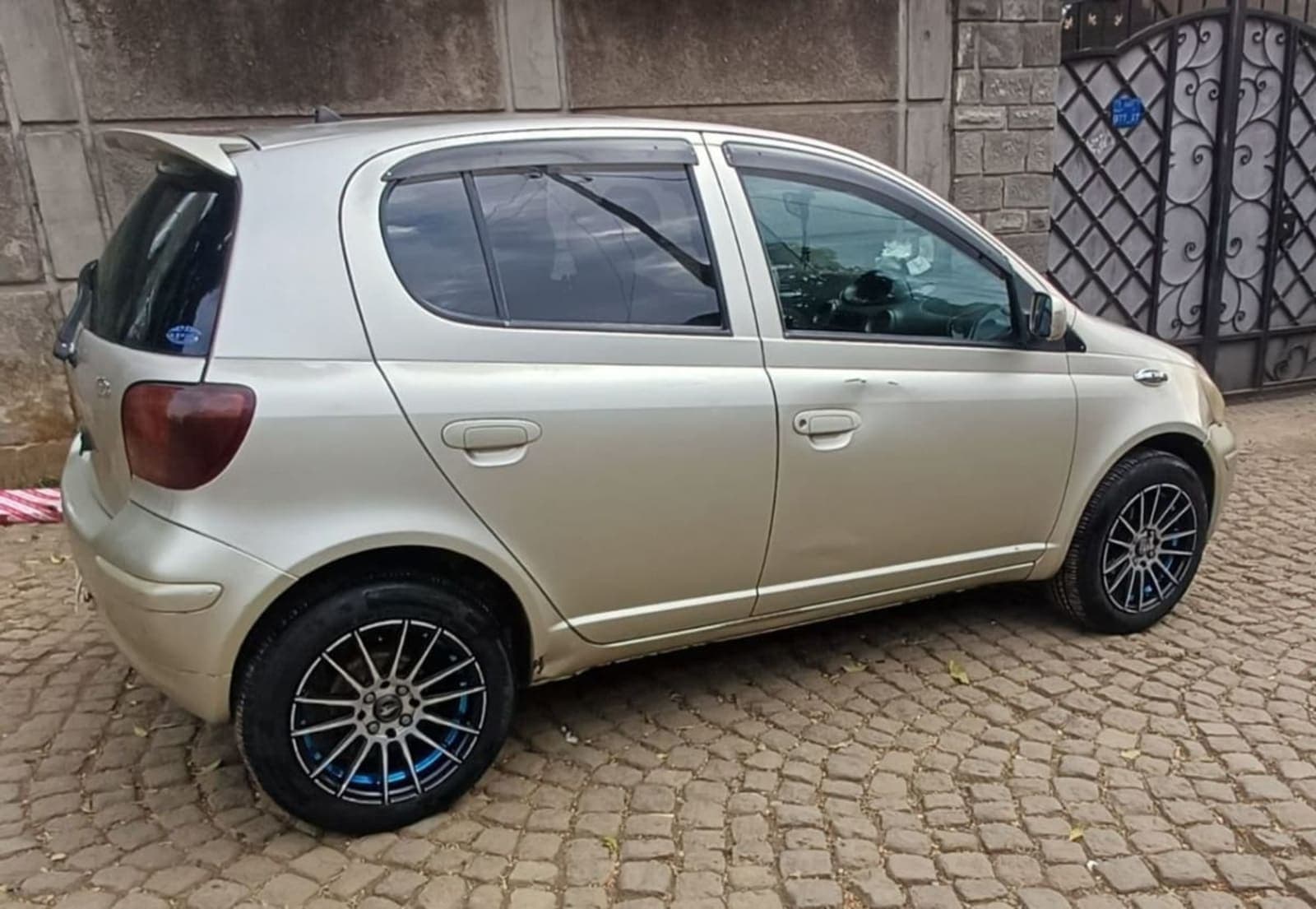2004 Toyota Vitz — photo 5