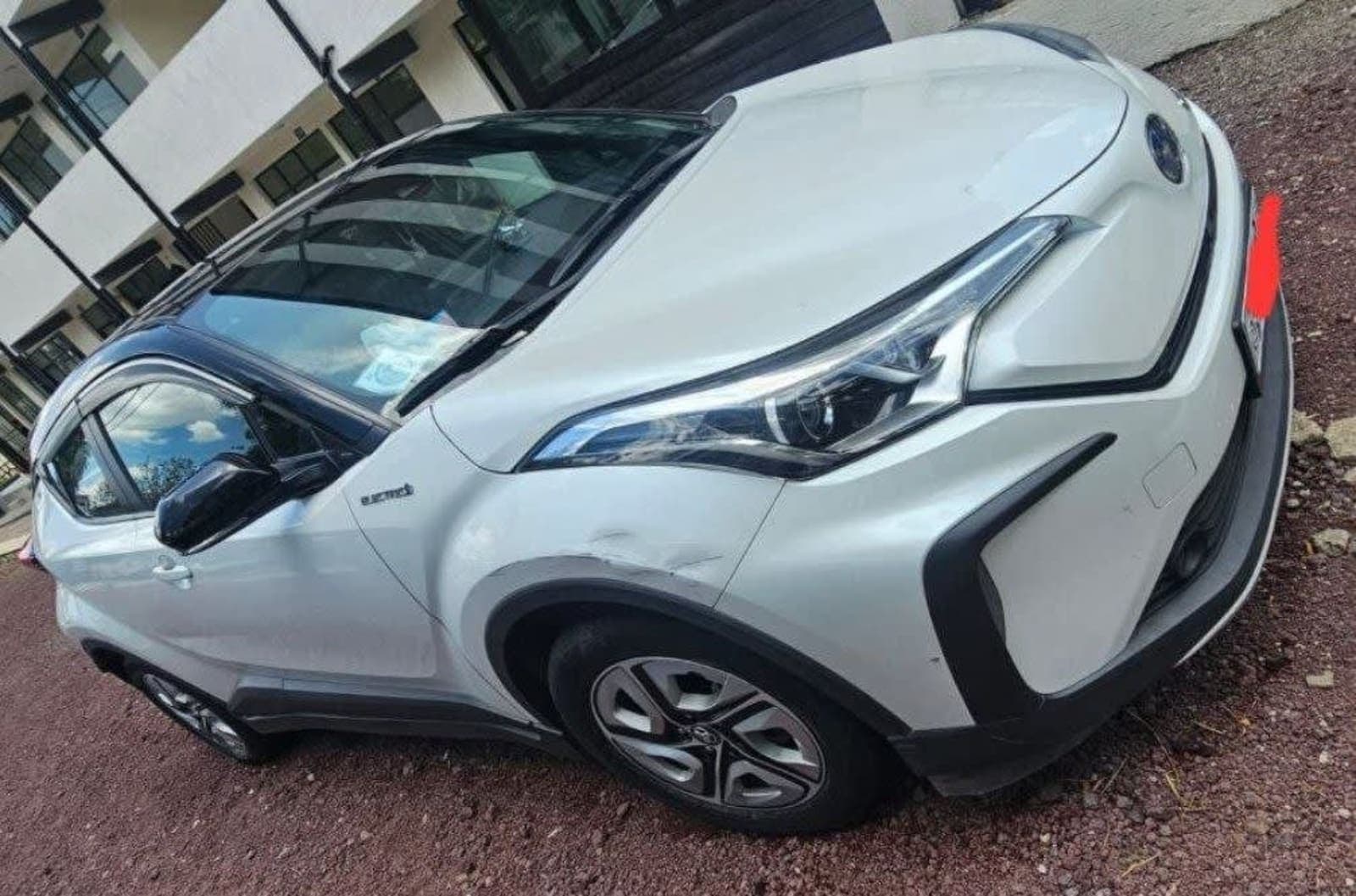 2022 Toyota C-HR EV โ photo 2
