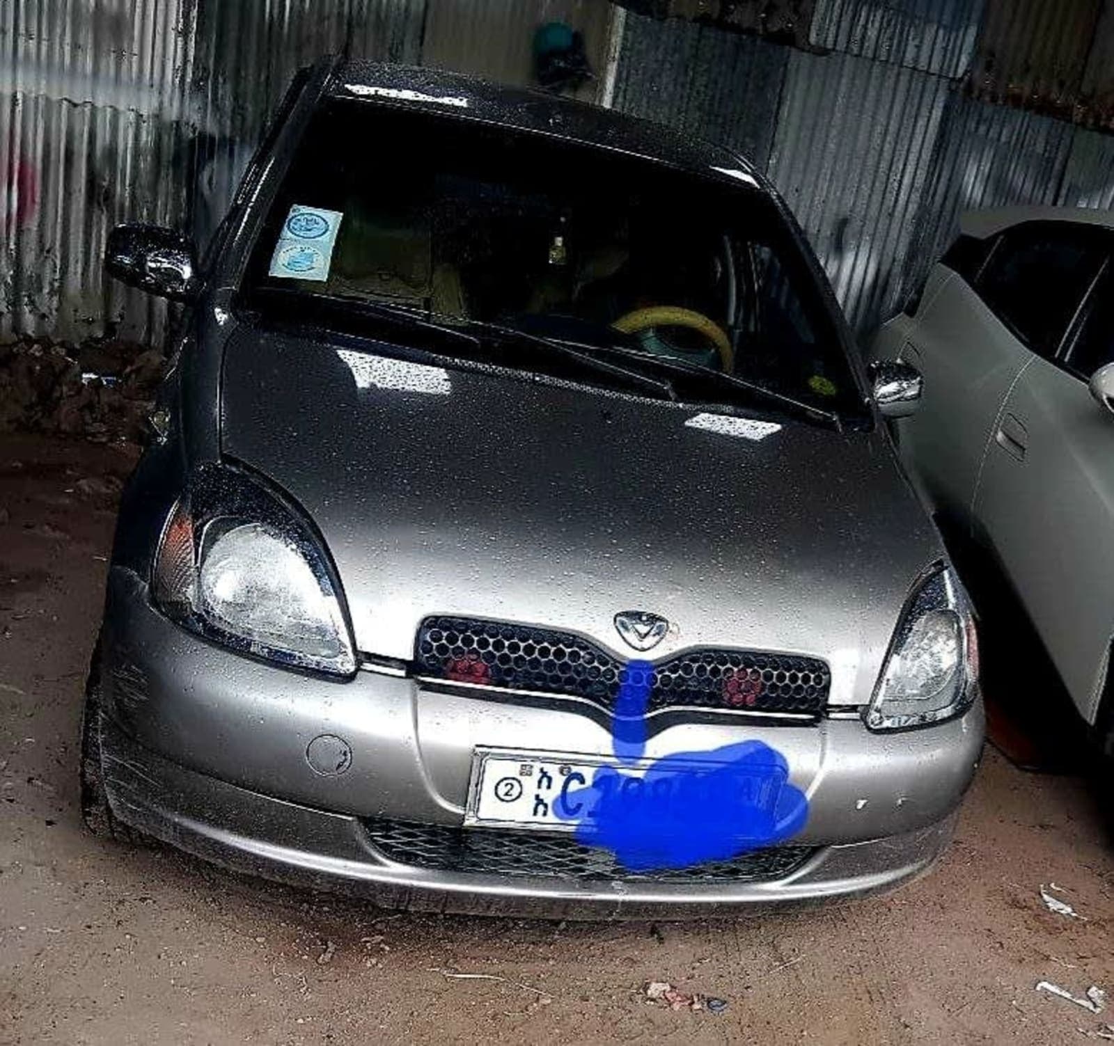 2001 Toyota Vitz — photo 1