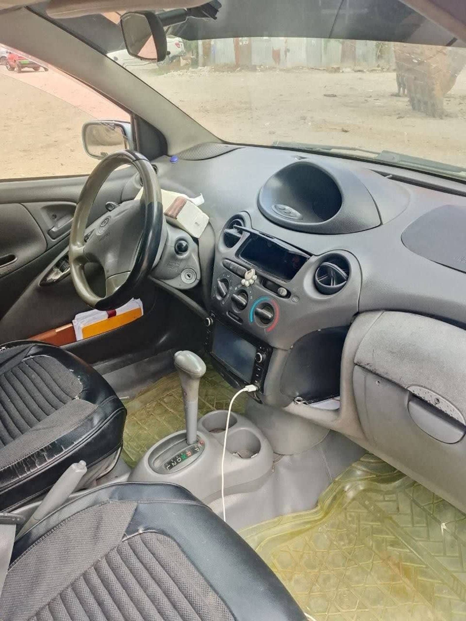 2001 Toyota Vitz — photo 3