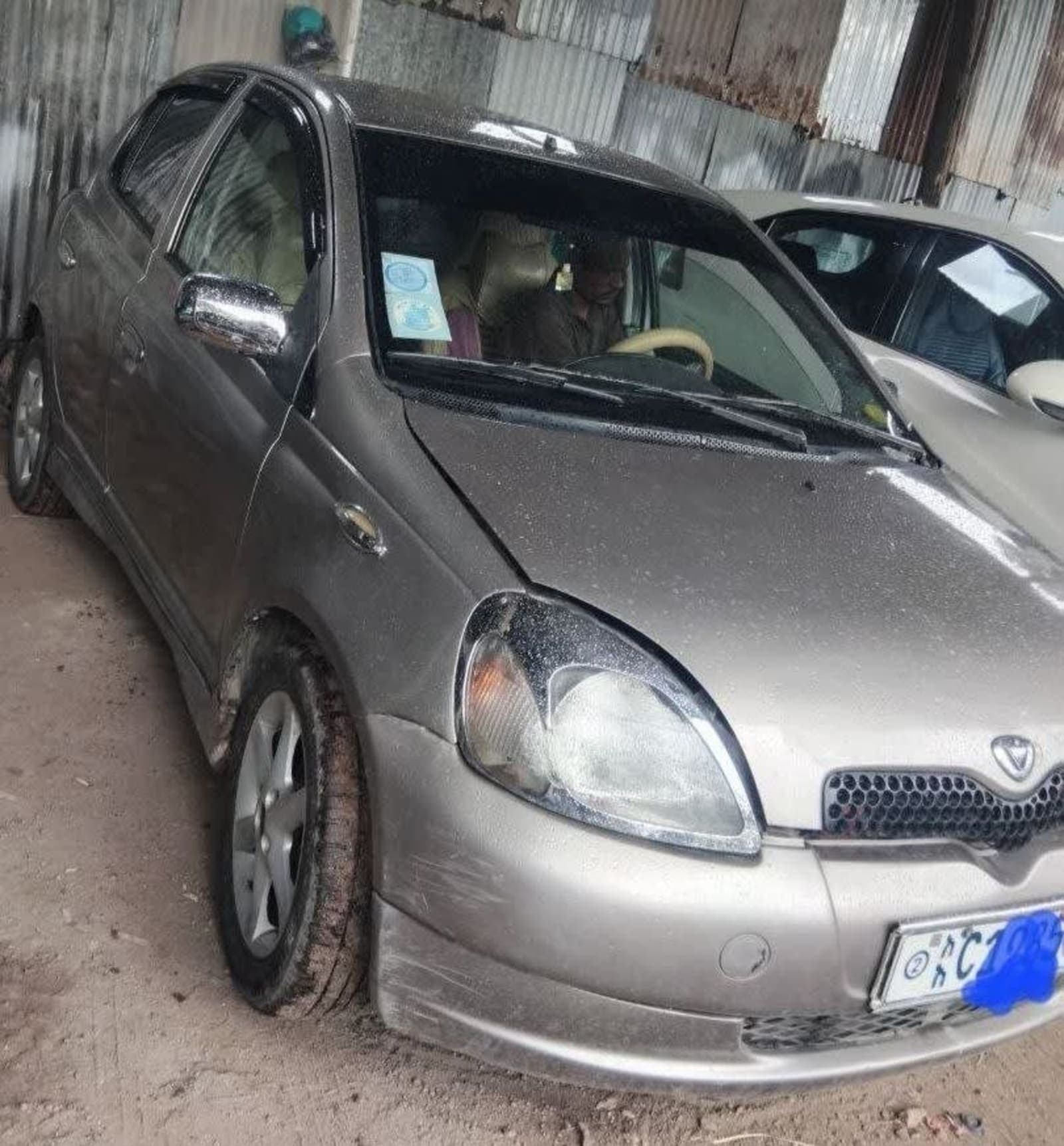 2001 Toyota Vitz — photo 4