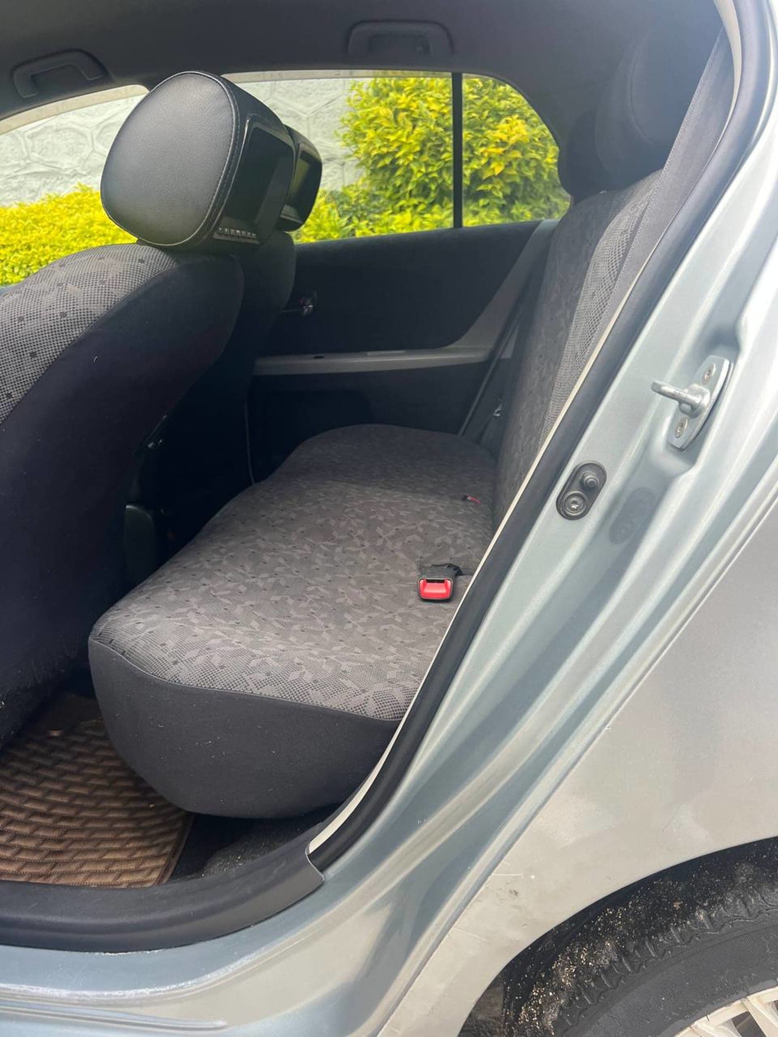 2010 Toyota Yaris Compact — photo 3