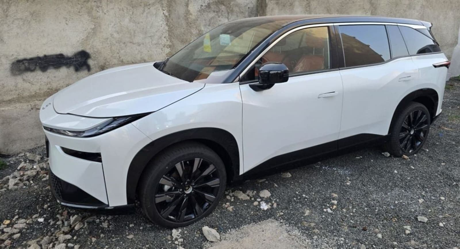 2025 Toyota bZ3X — photo 2