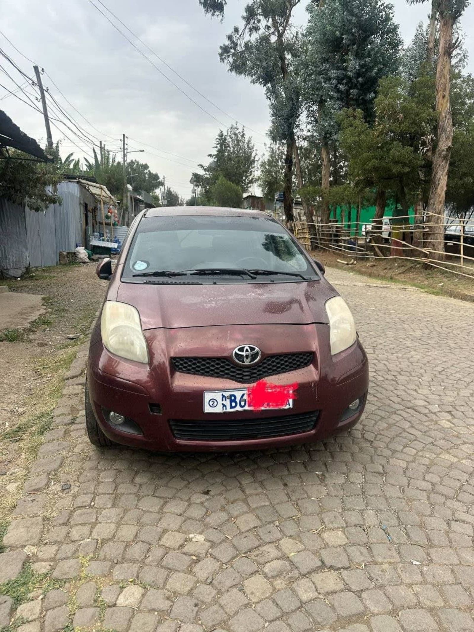 2010 Toyota Yaris Compact — photo 4