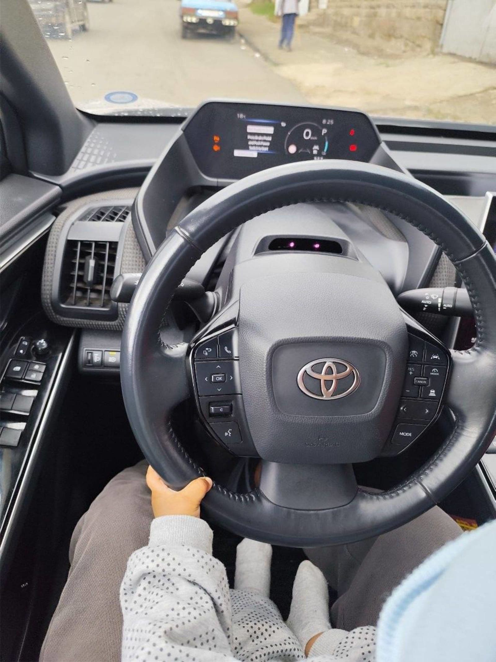 2023 Toyota BZ4X EV — photo 6