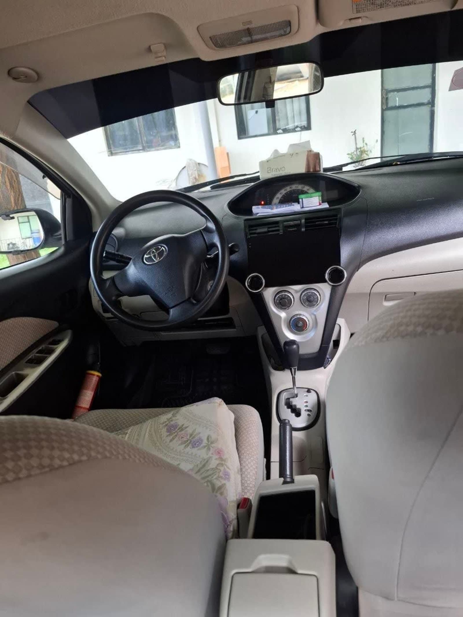 2008 Toyota Yaris Belta — photo 1