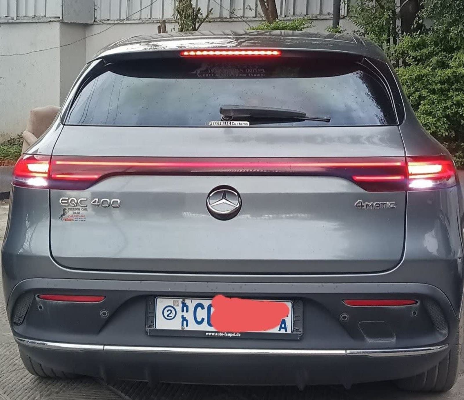 2021 Mercedes-Benz EQC 400 4Matic — photo 2