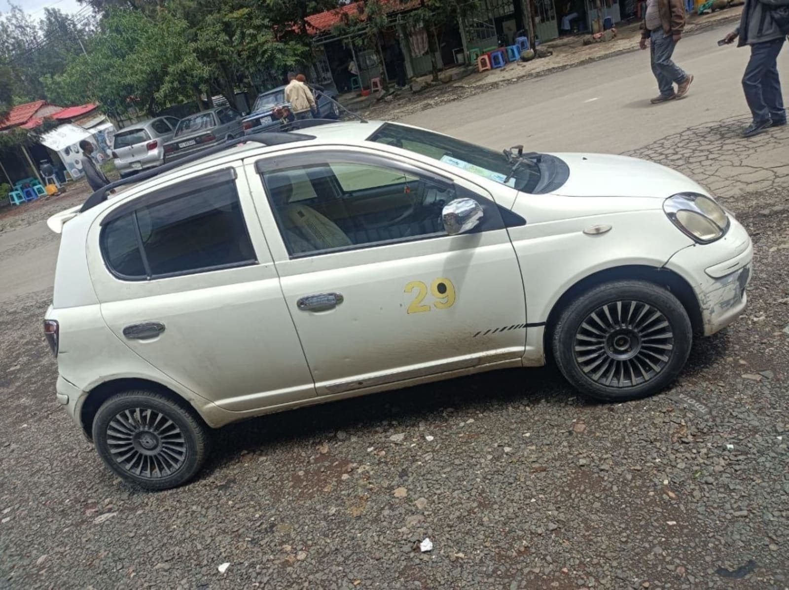 2002 Toyota Vitz — photo 1