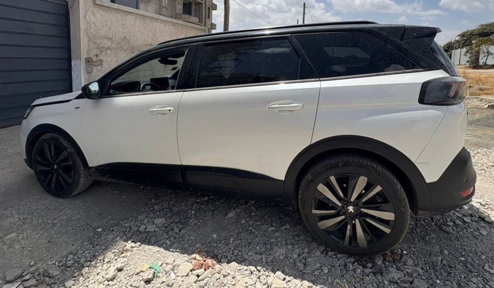 2022 Peugeot 5008 GT High trim level
