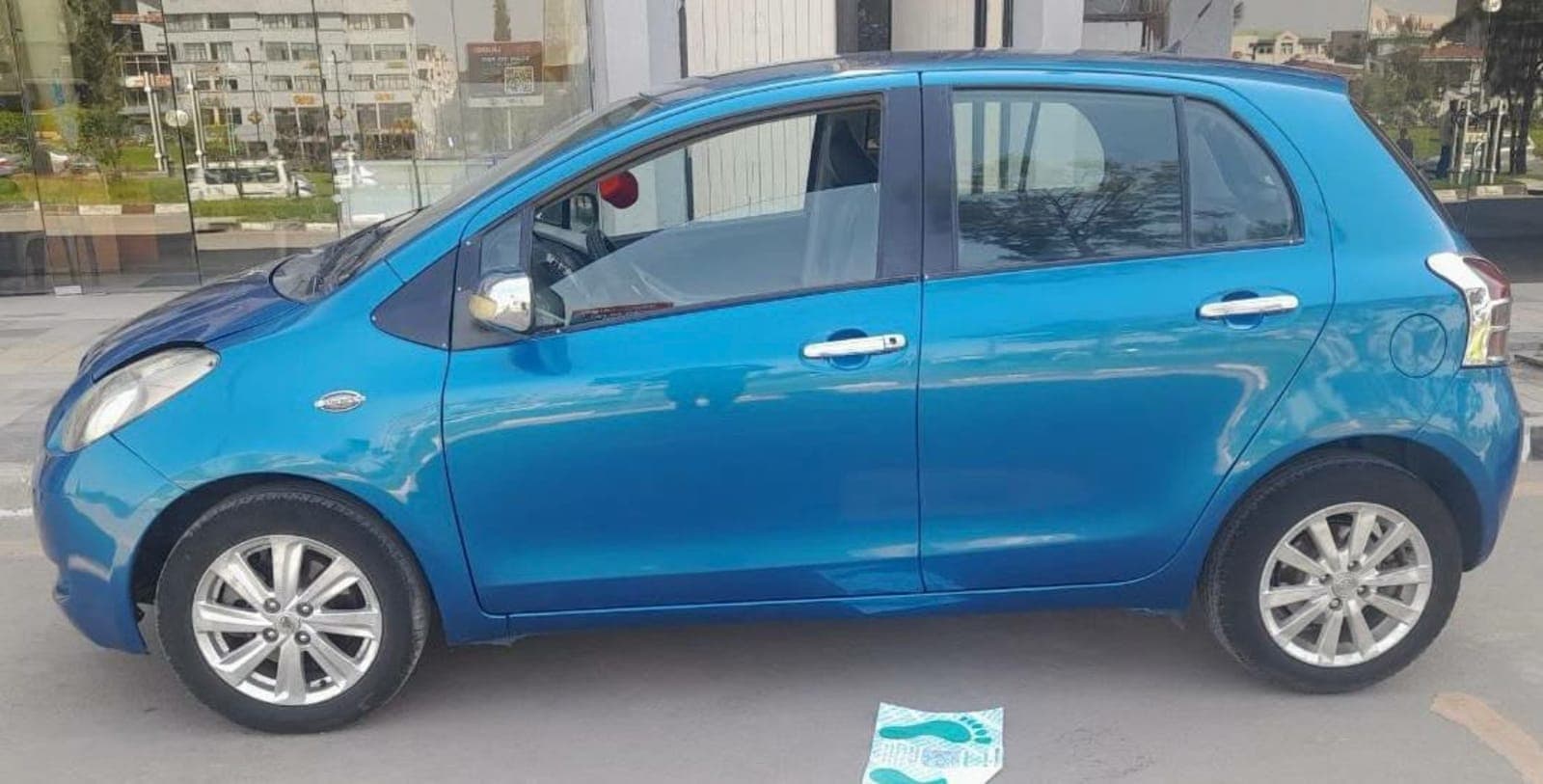 2005 Toyota Yaris Compact — photo 5
