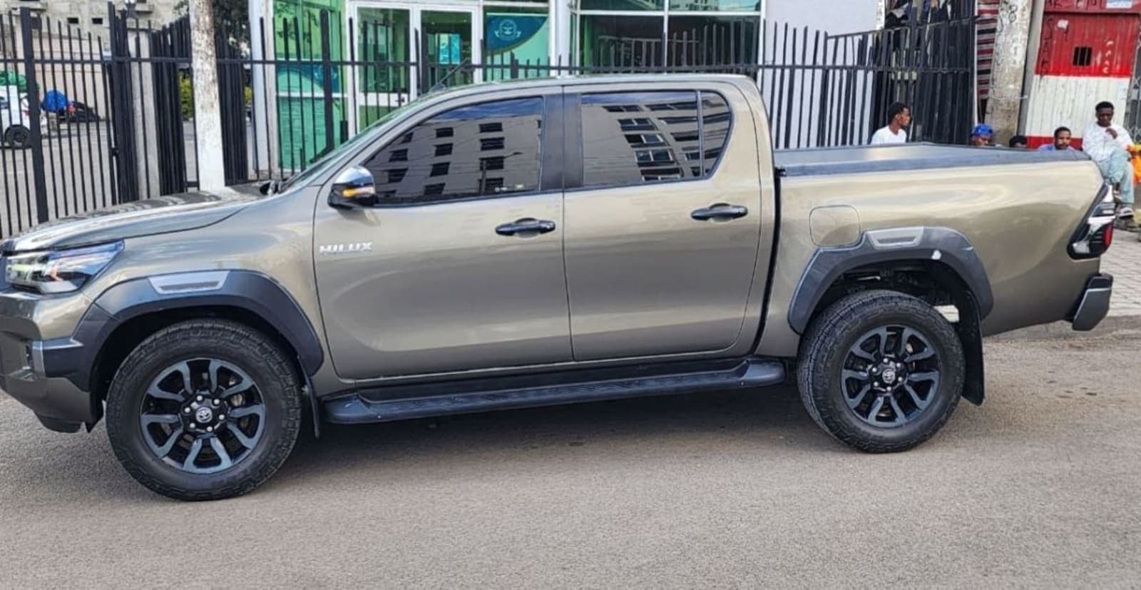 2021 Toyota Hilux invisible double cup — photo 3
