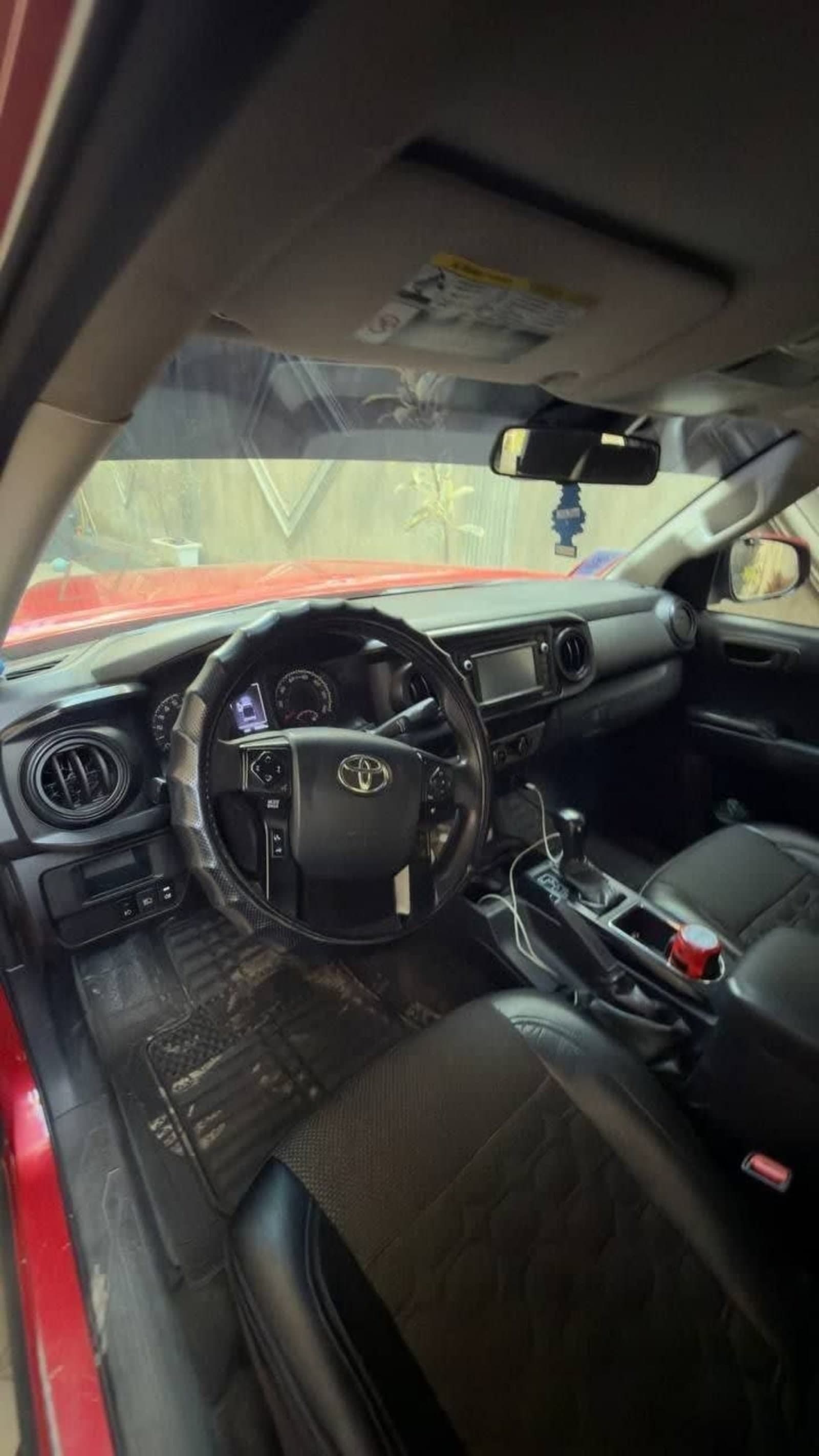 2018 Toyota Tacoma — photo 1