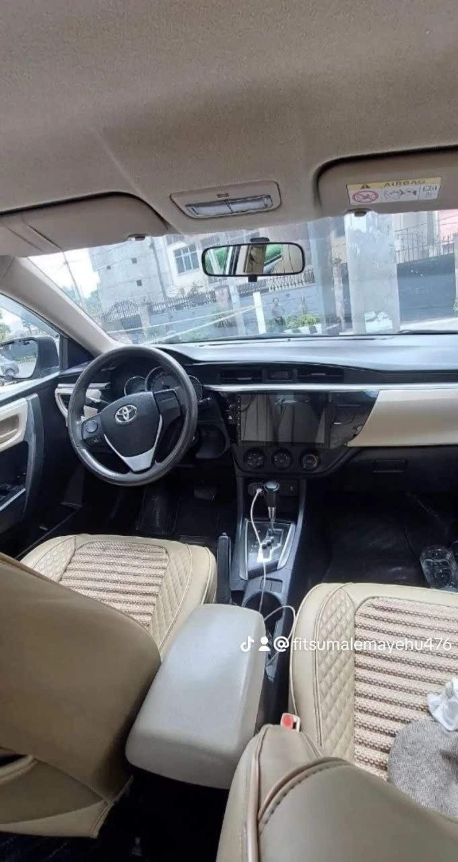 2015 Toyota Corolla Executive — photo 2