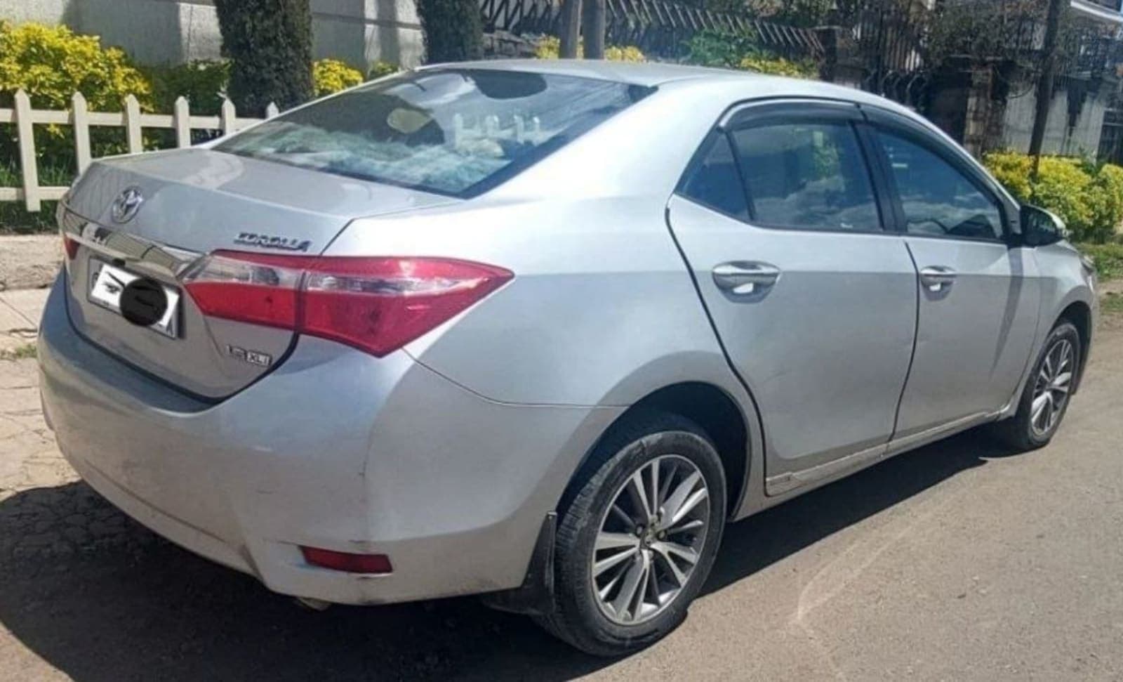 2015 Toyota Corolla Executive — photo 3