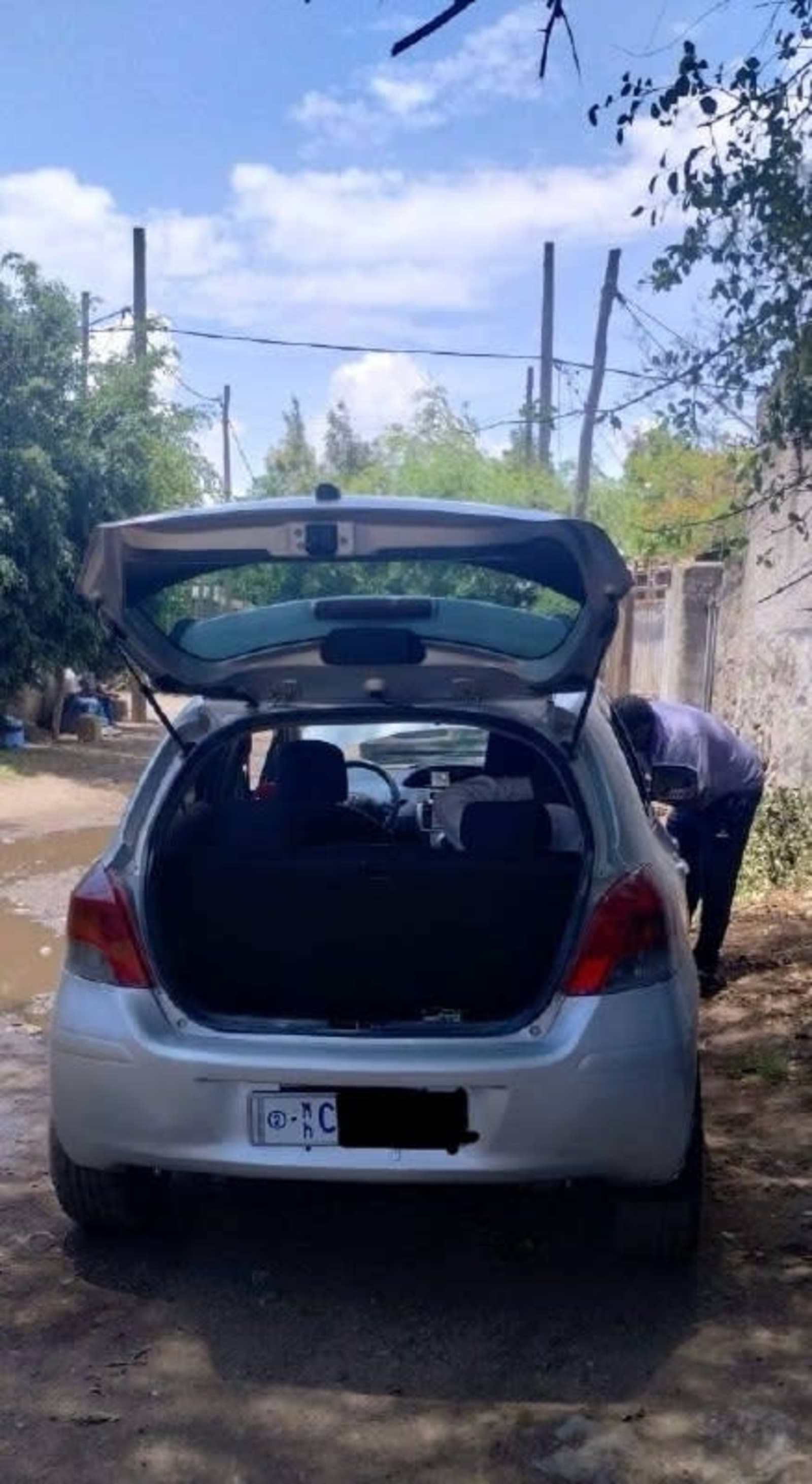 2010 Toyota Yaris — photo 1