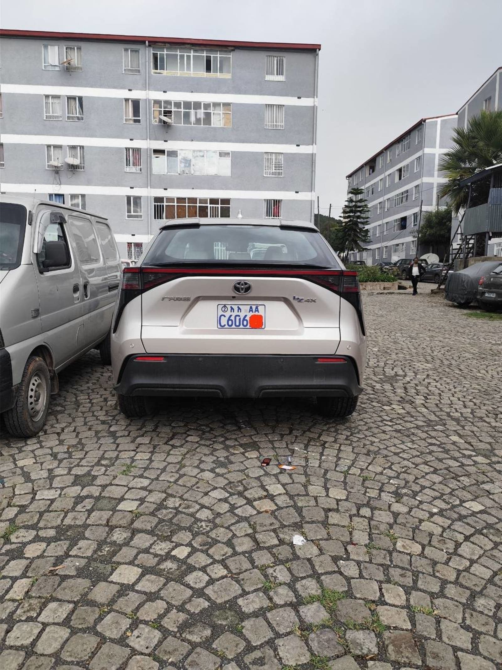 2024 Toyota Bz4x โ photo 3