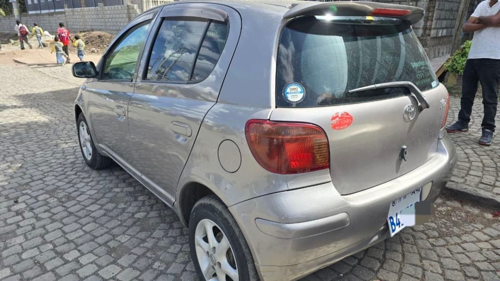 2003 TOYOTA Vitz — photo 2
