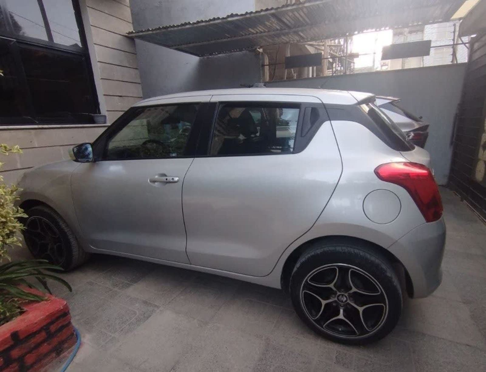 2022 Suzuki Swift — photo 2