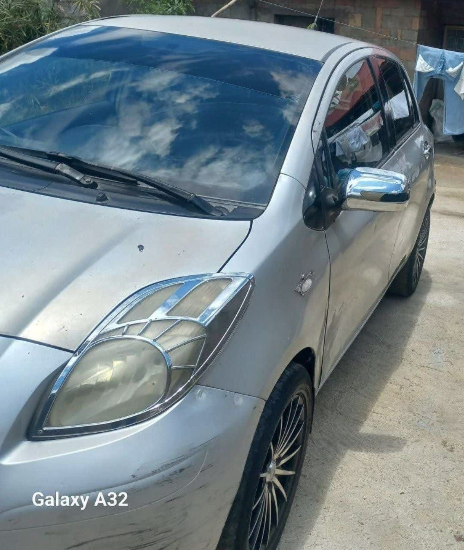 2009 Toyota Yaris Compact — photo 1