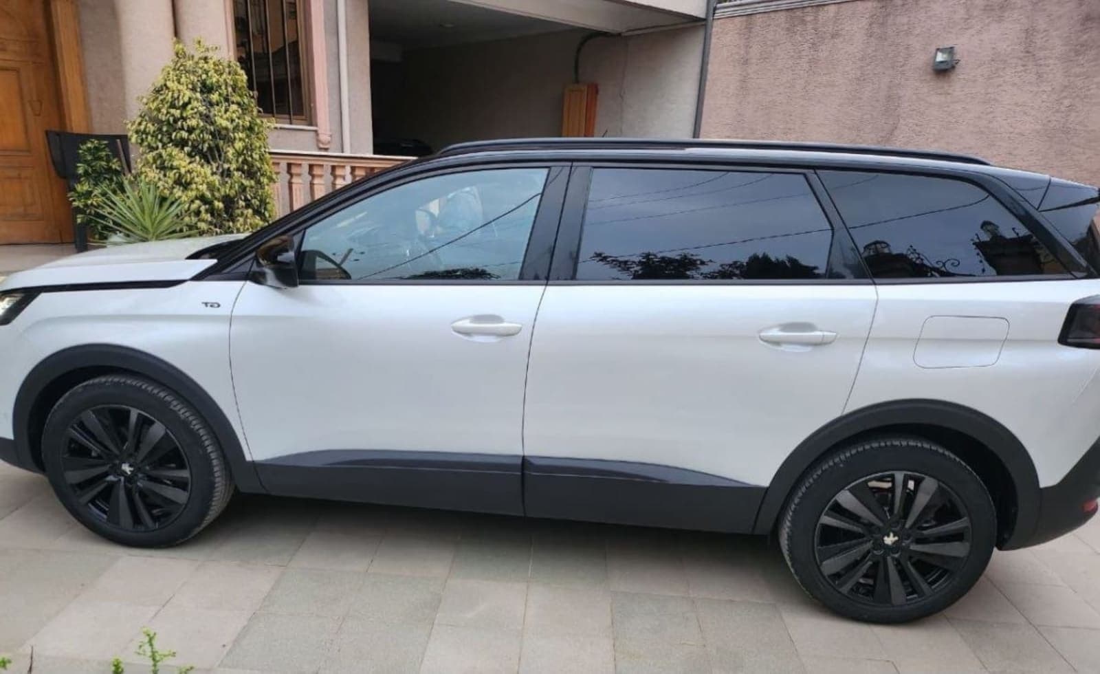 2022 Peugeot 5008 GT — photo 2