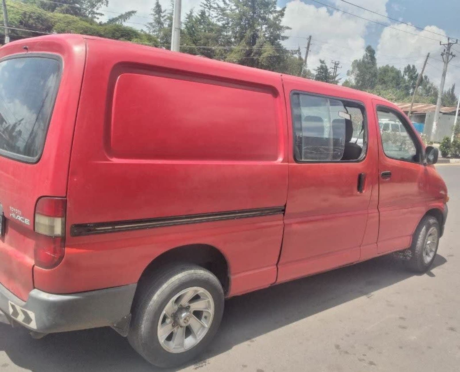 2001 TOYOTA Hiace — photo 2