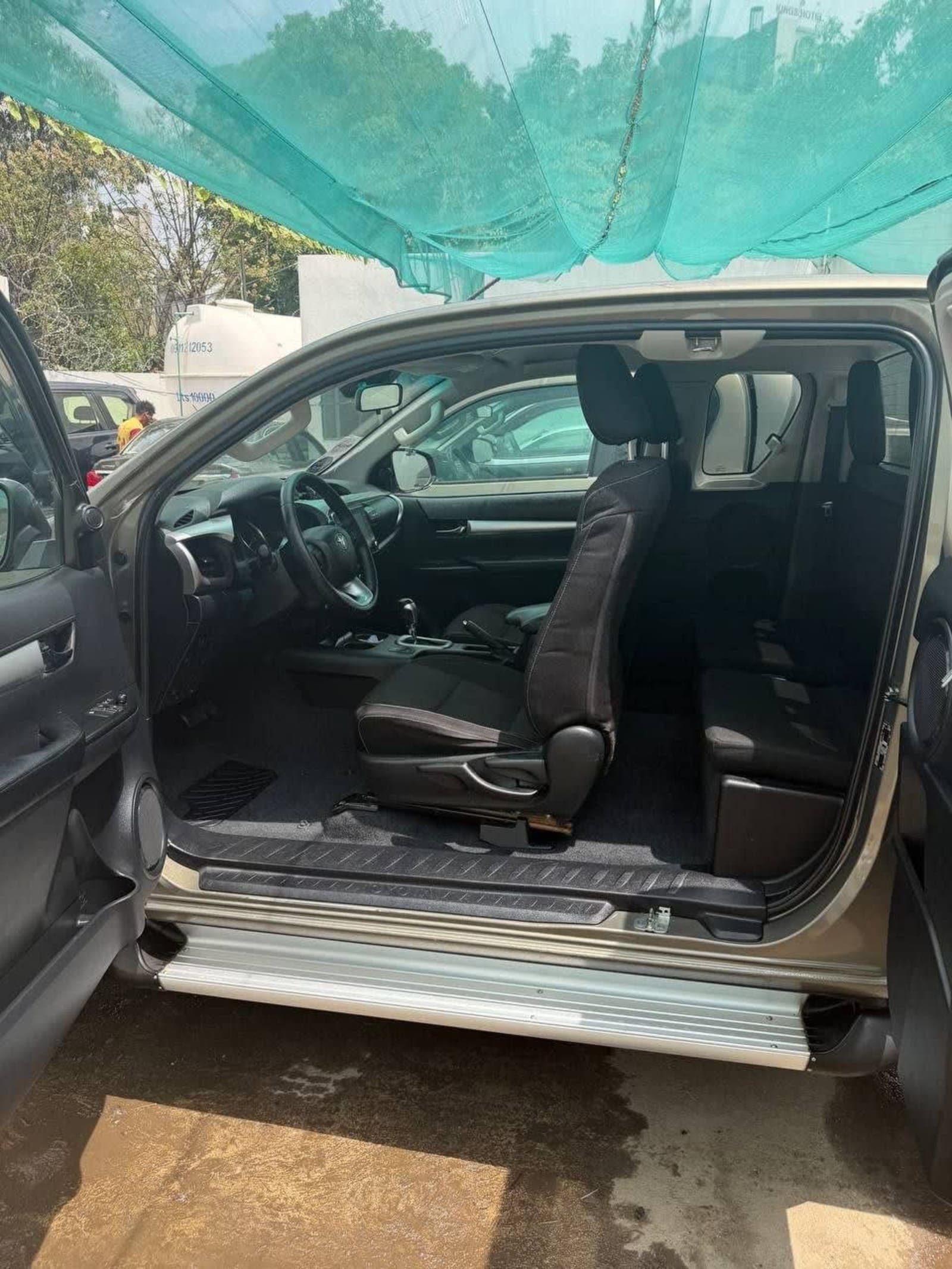 2021 Toyota Hilux Invincible — photo 4