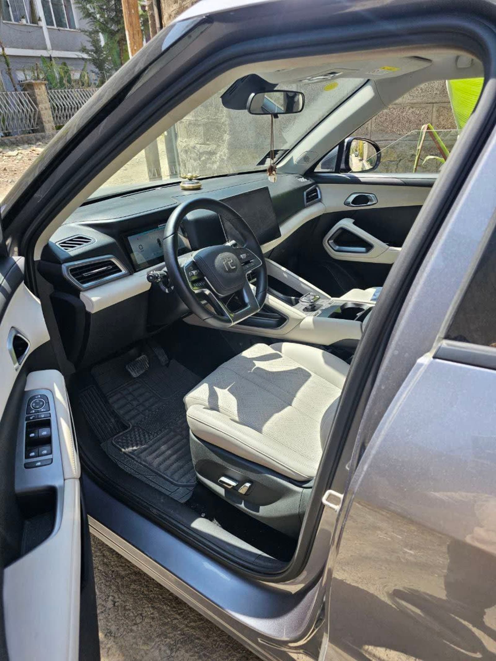 2025 BYD Tang — photo 6