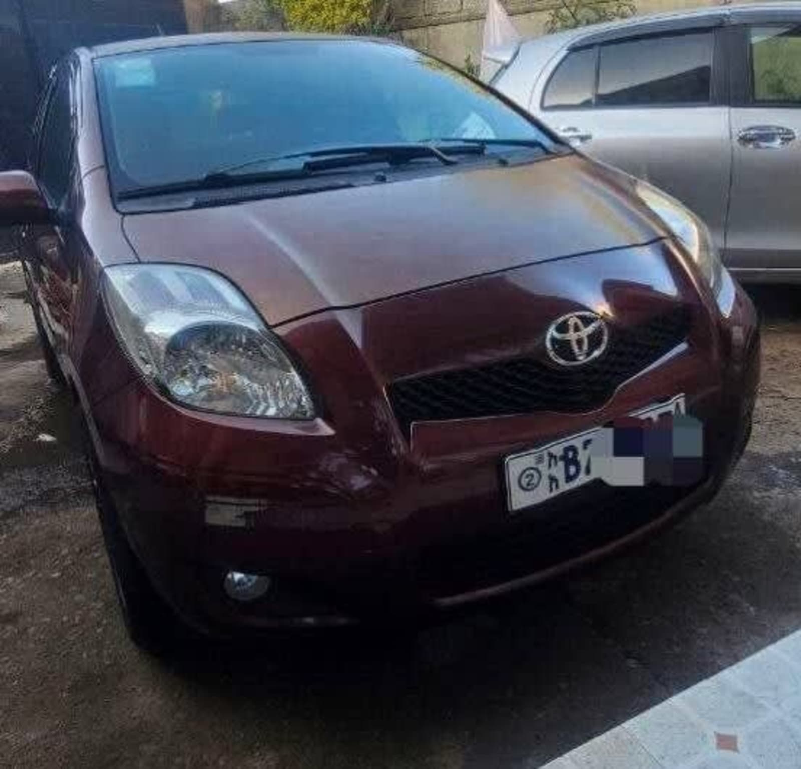 2010 Toyota Yaris Compact — photo 1