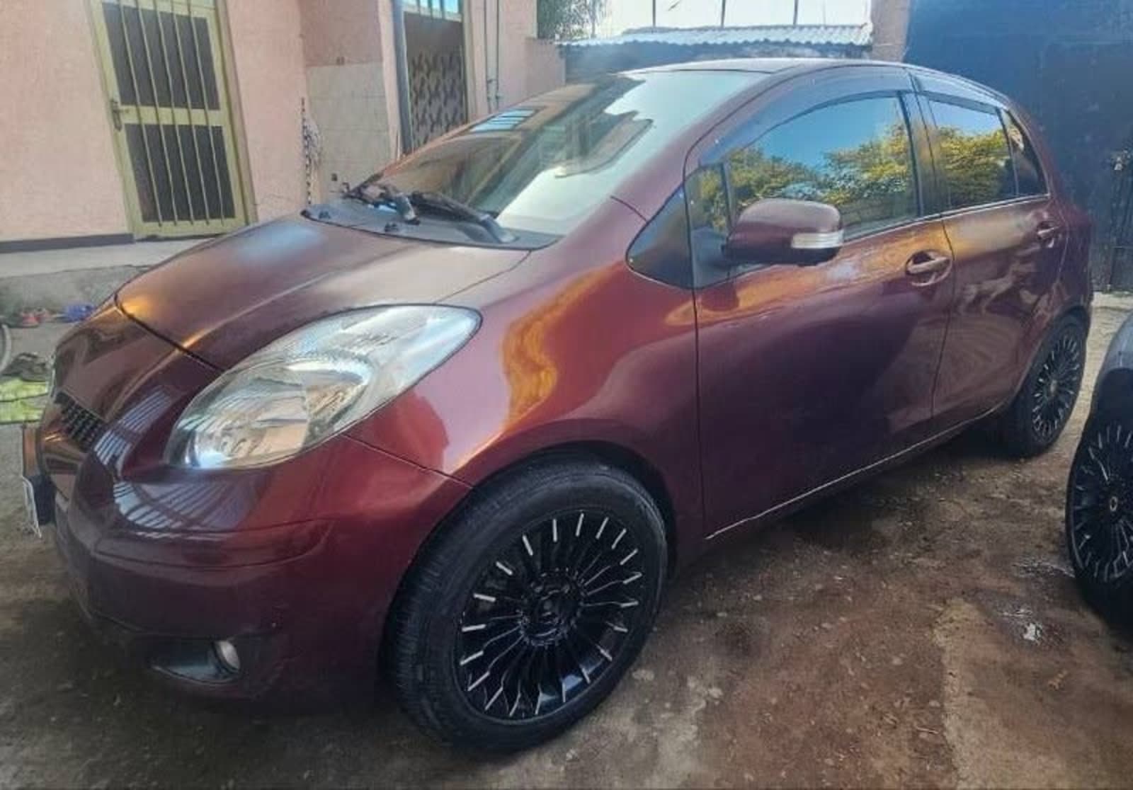 2010 Toyota Yaris Compact — photo 6