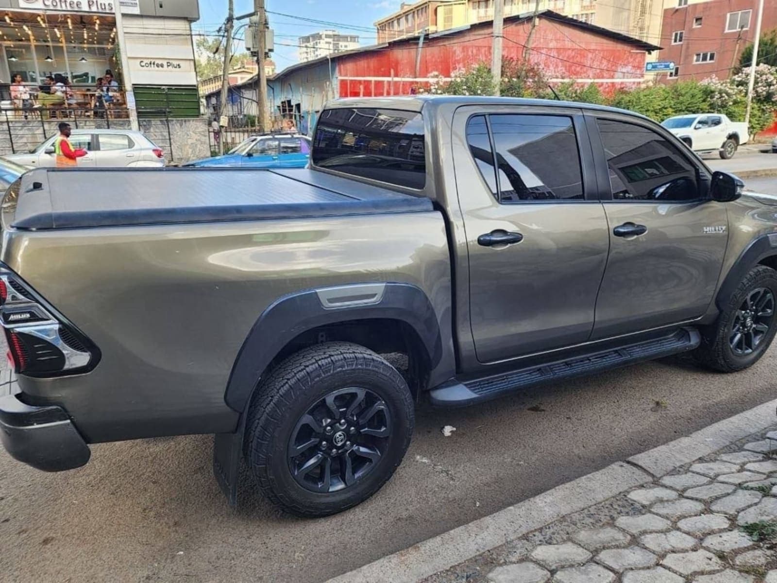 2021 Toyota Hilux invisible double cup — photo 6