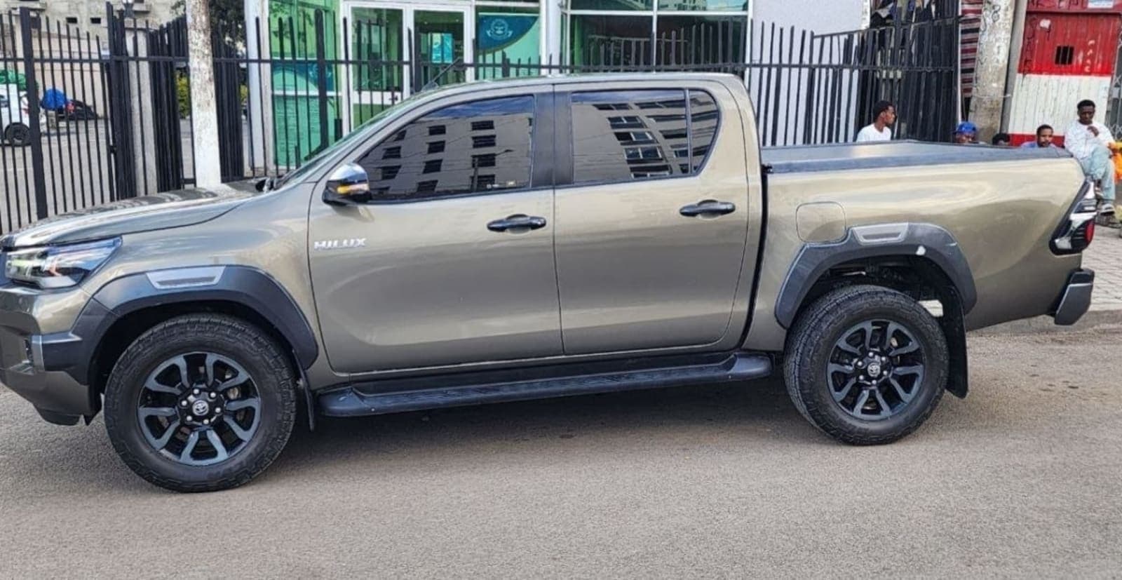 2021 Toyota Hilux invisible double cup — photo 5