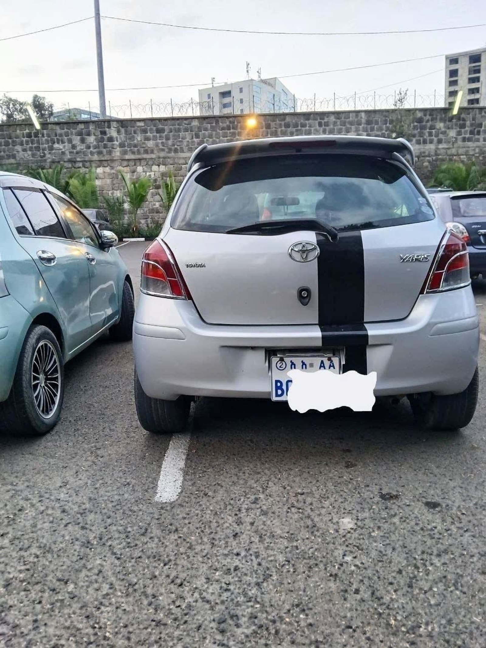 2010 Toyota Yaris compact — photo 3
