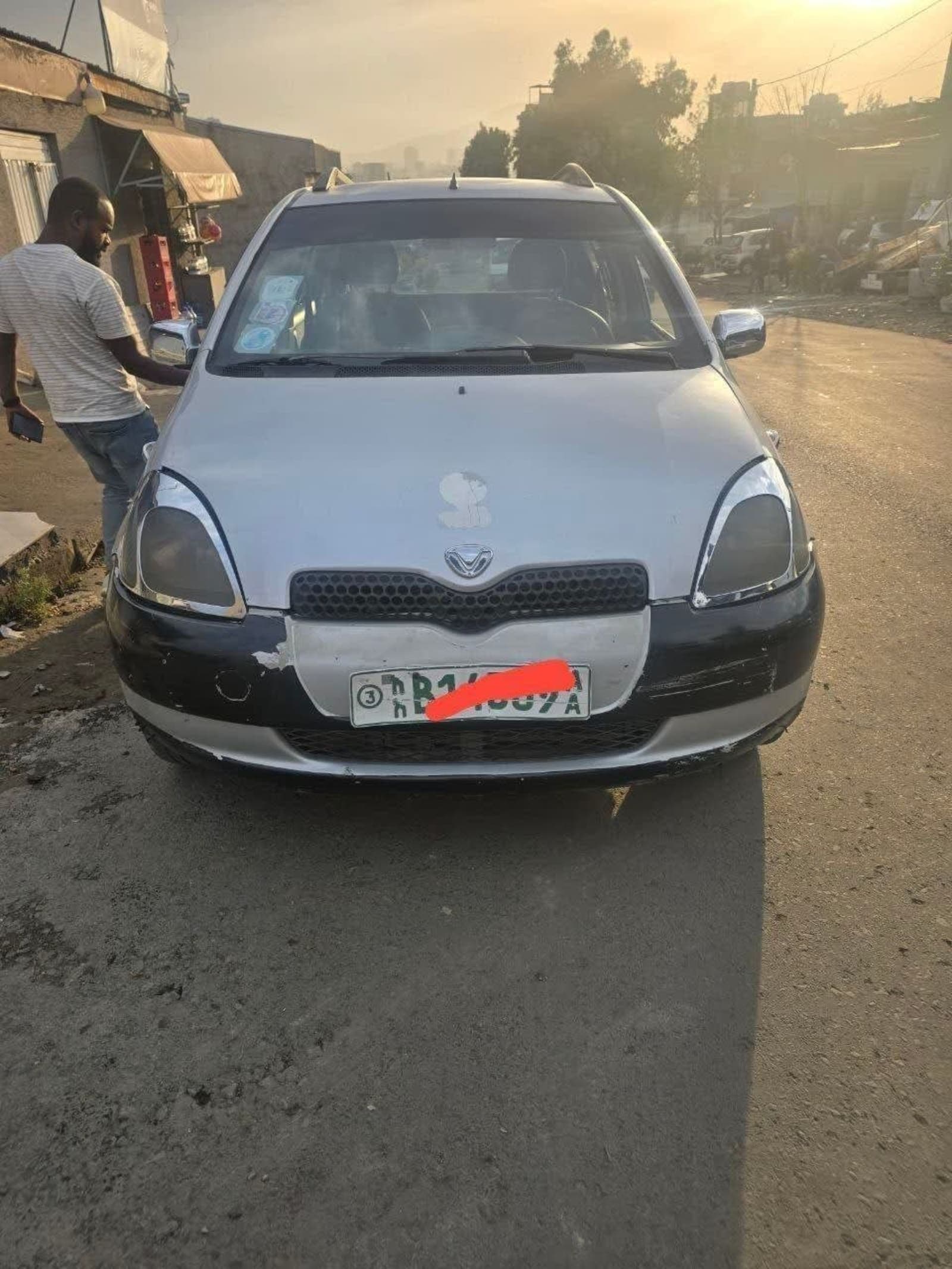 2001 Toyota Vitz — photo 4