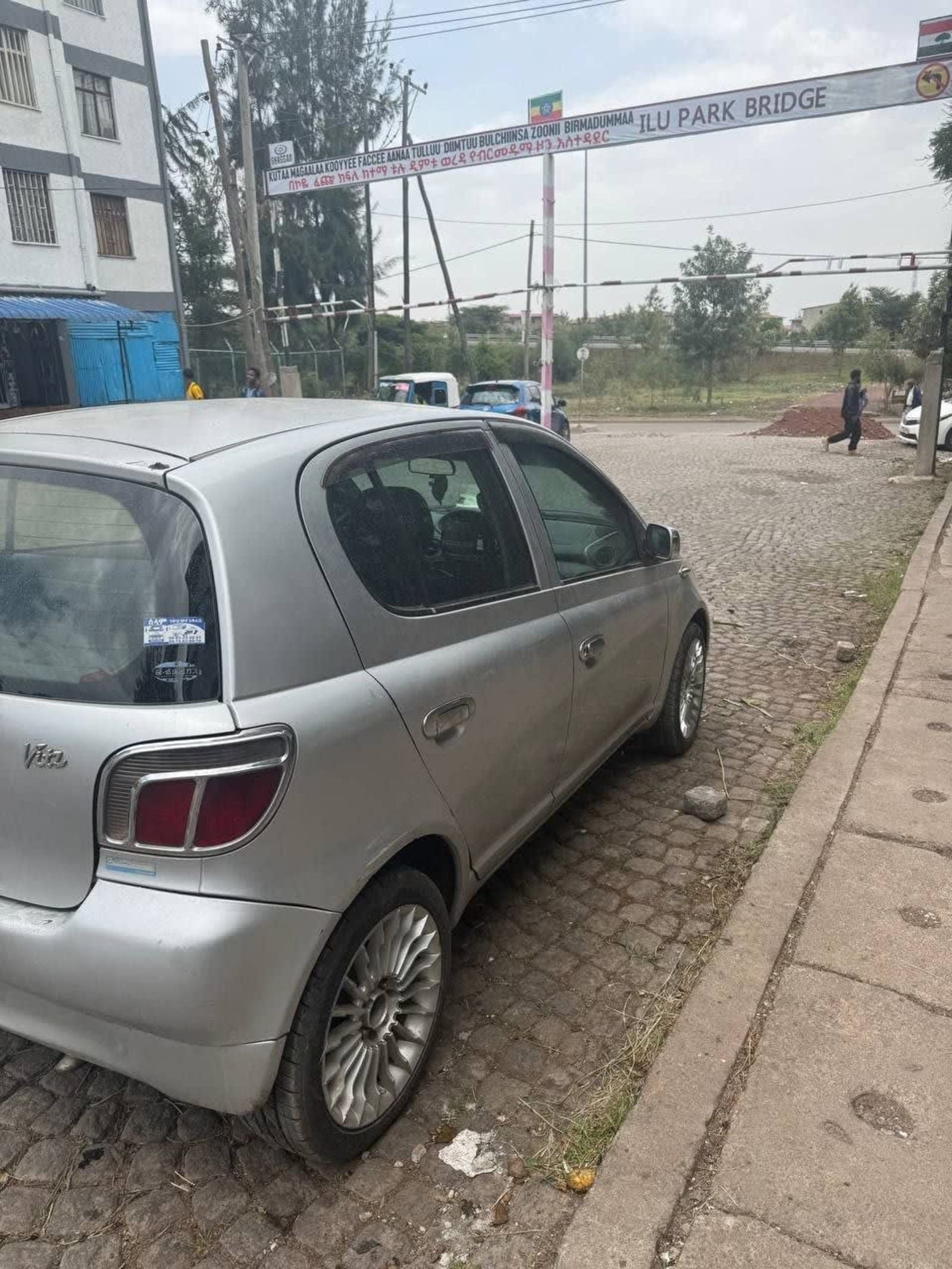 2001 Toyota Vitz — photo 5