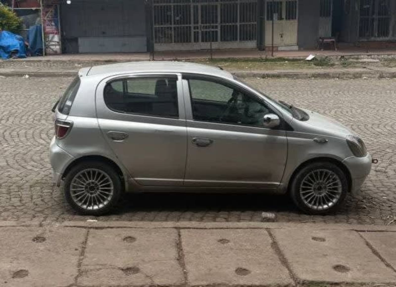 2001 Toyota Vitz — photo 7