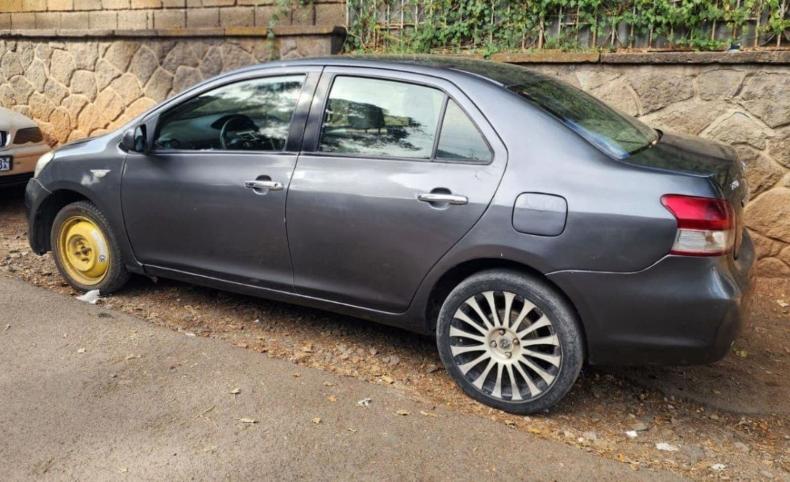 2007 Toyota Yaris Belta — photo 2