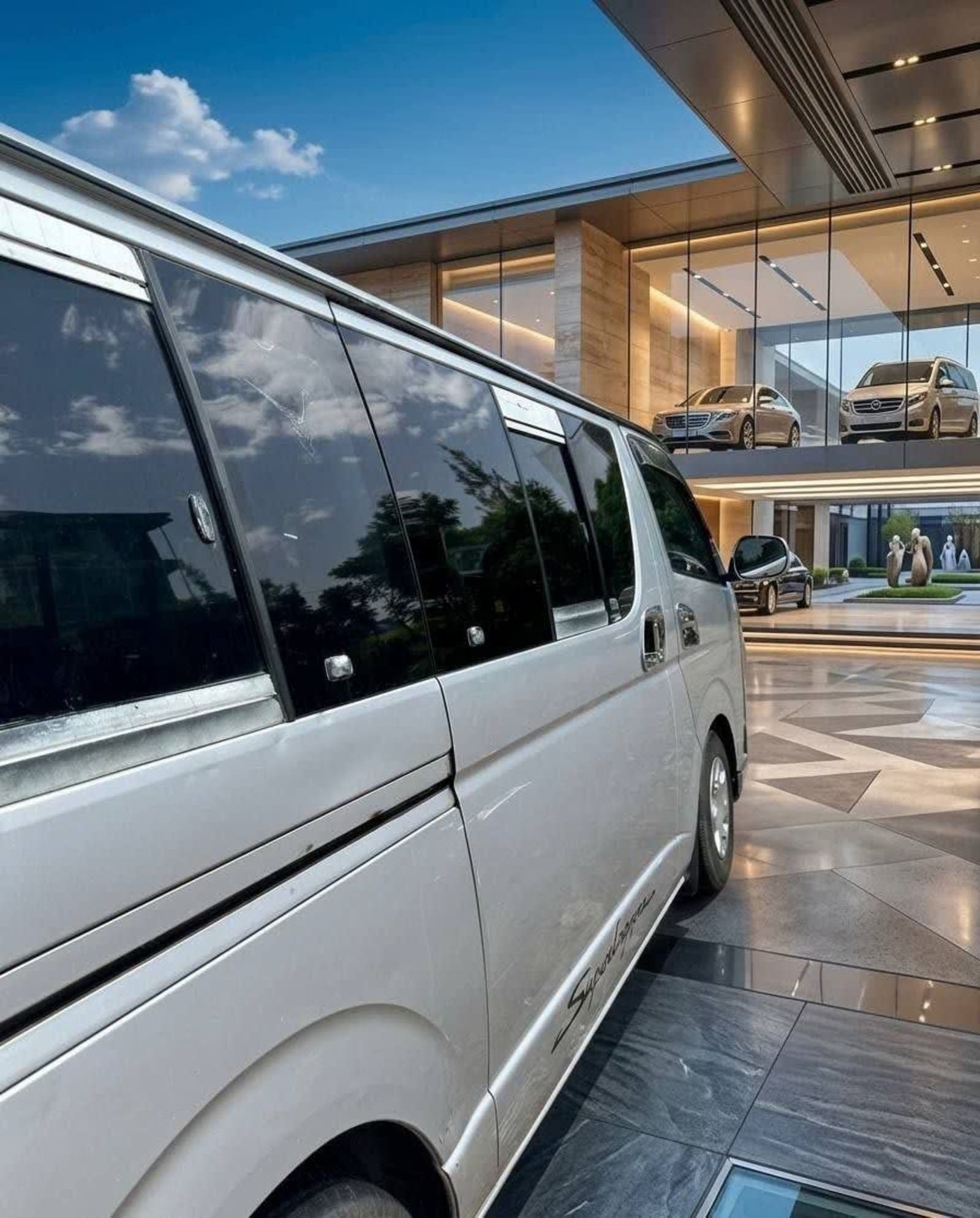 2007 Toyota Hiace — photo 1