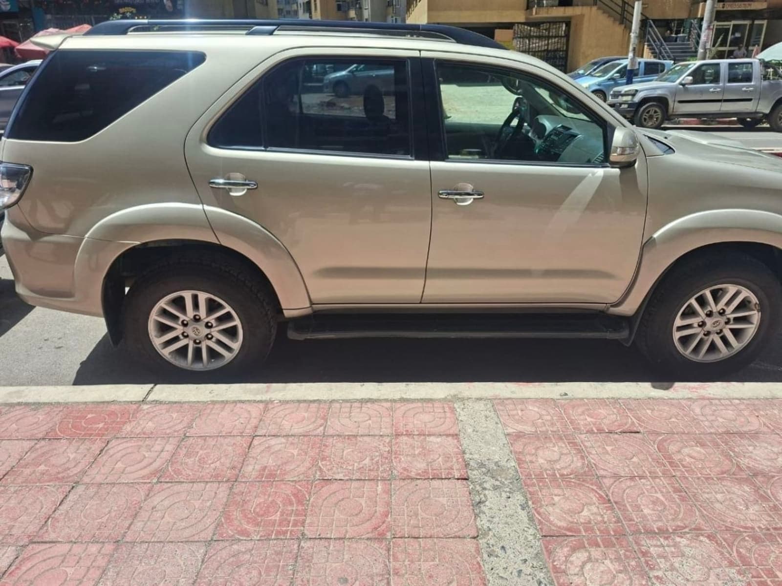 2012 Toyota Fortuner โ photo 1