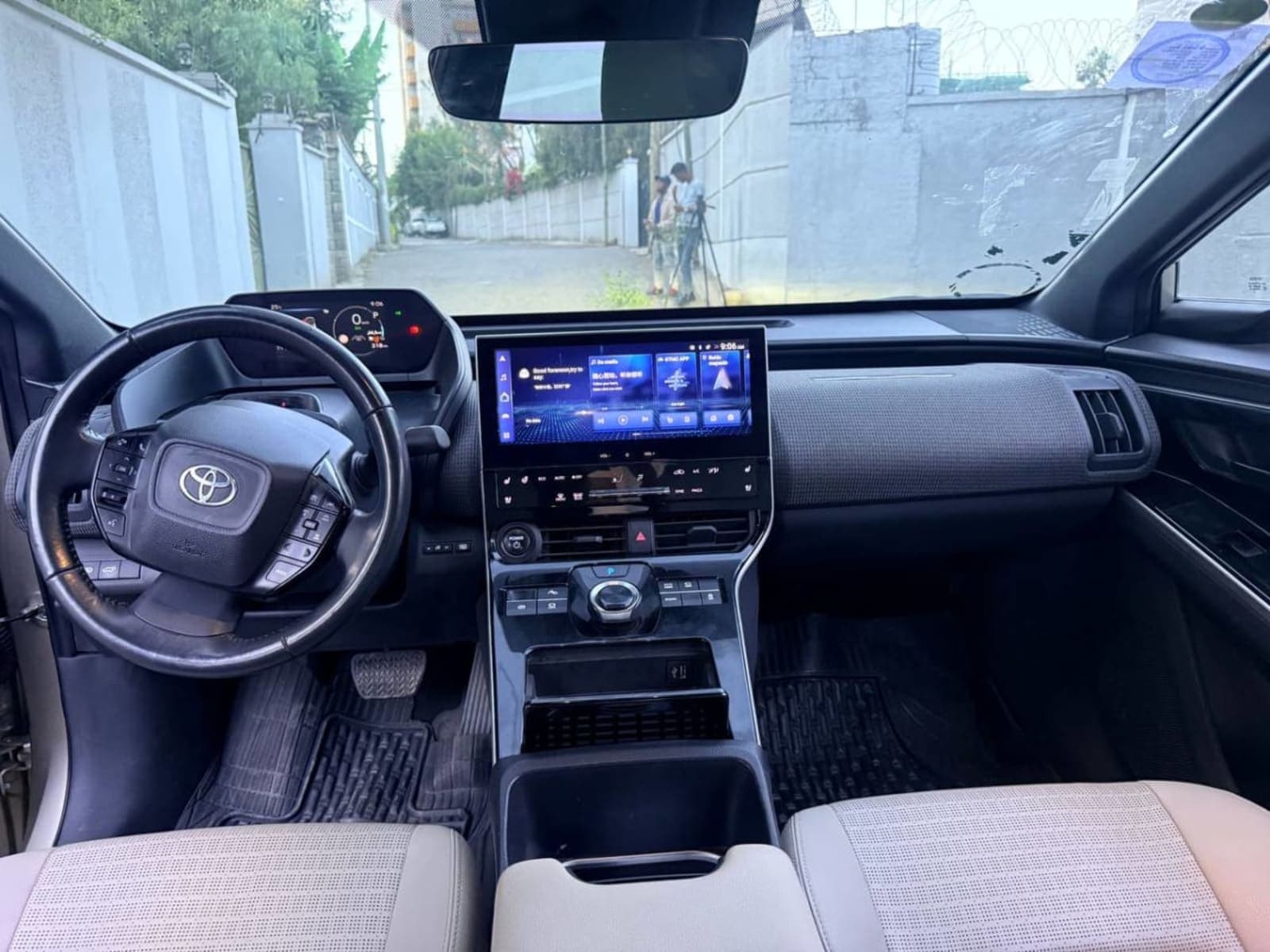 2024 Toyota Bz4x 2WD — photo 1